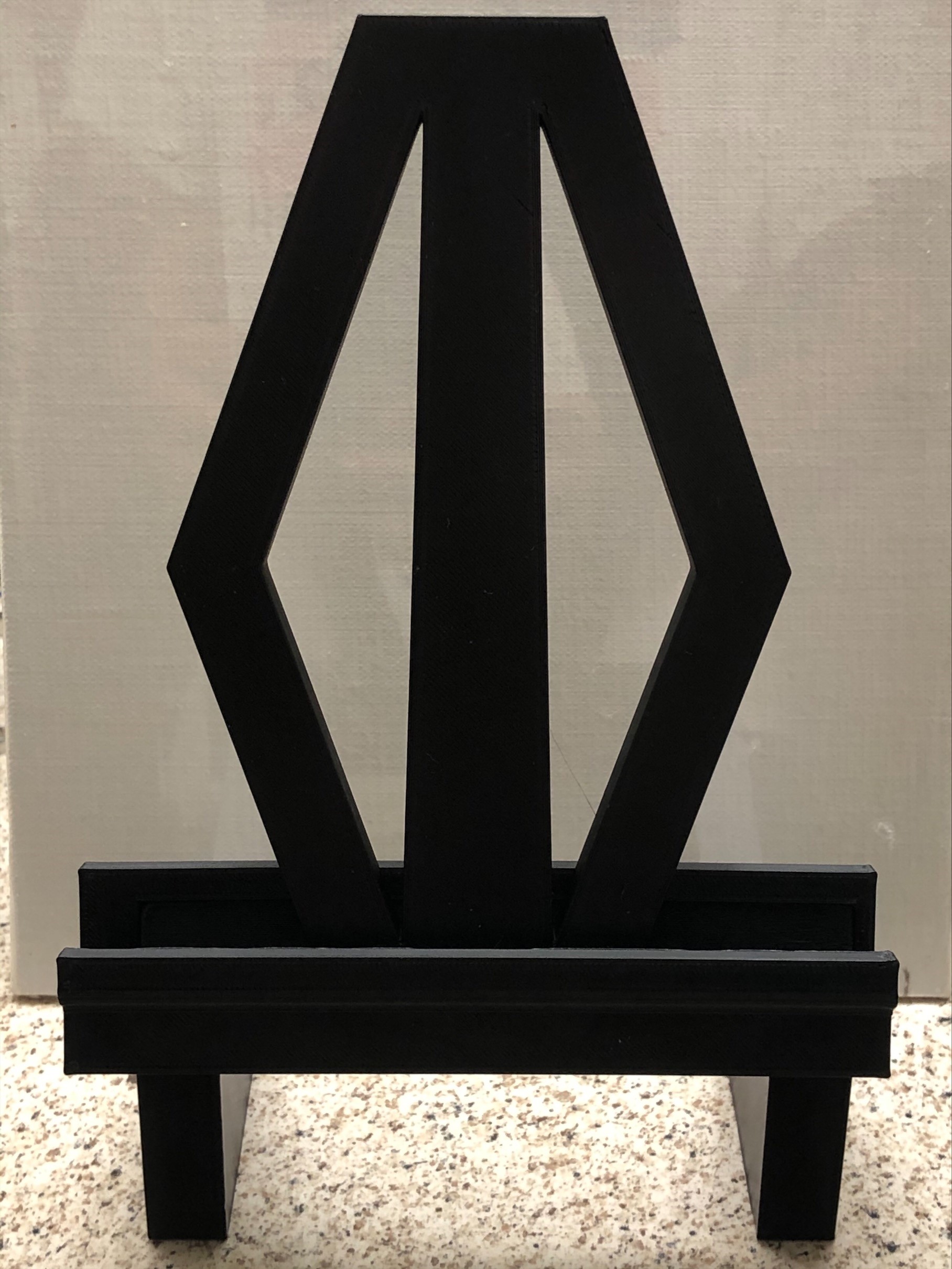 Easel for painting thin canvases