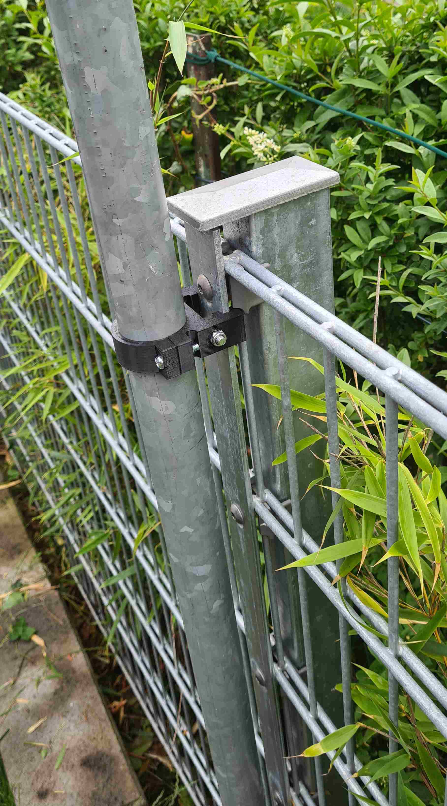 Antenna or pole holder for a fence