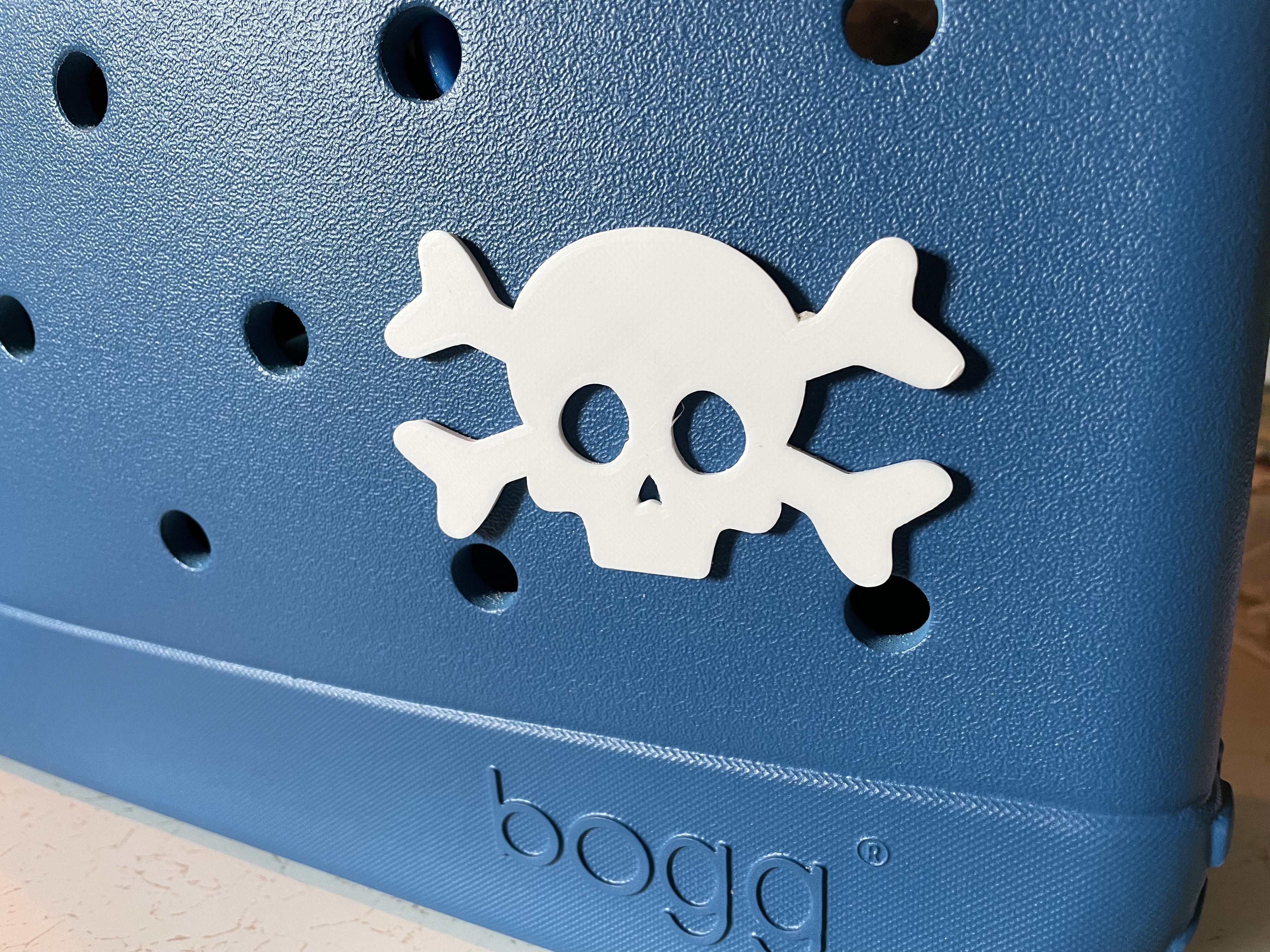 Bogg Bag Charm Skull and Crossbones