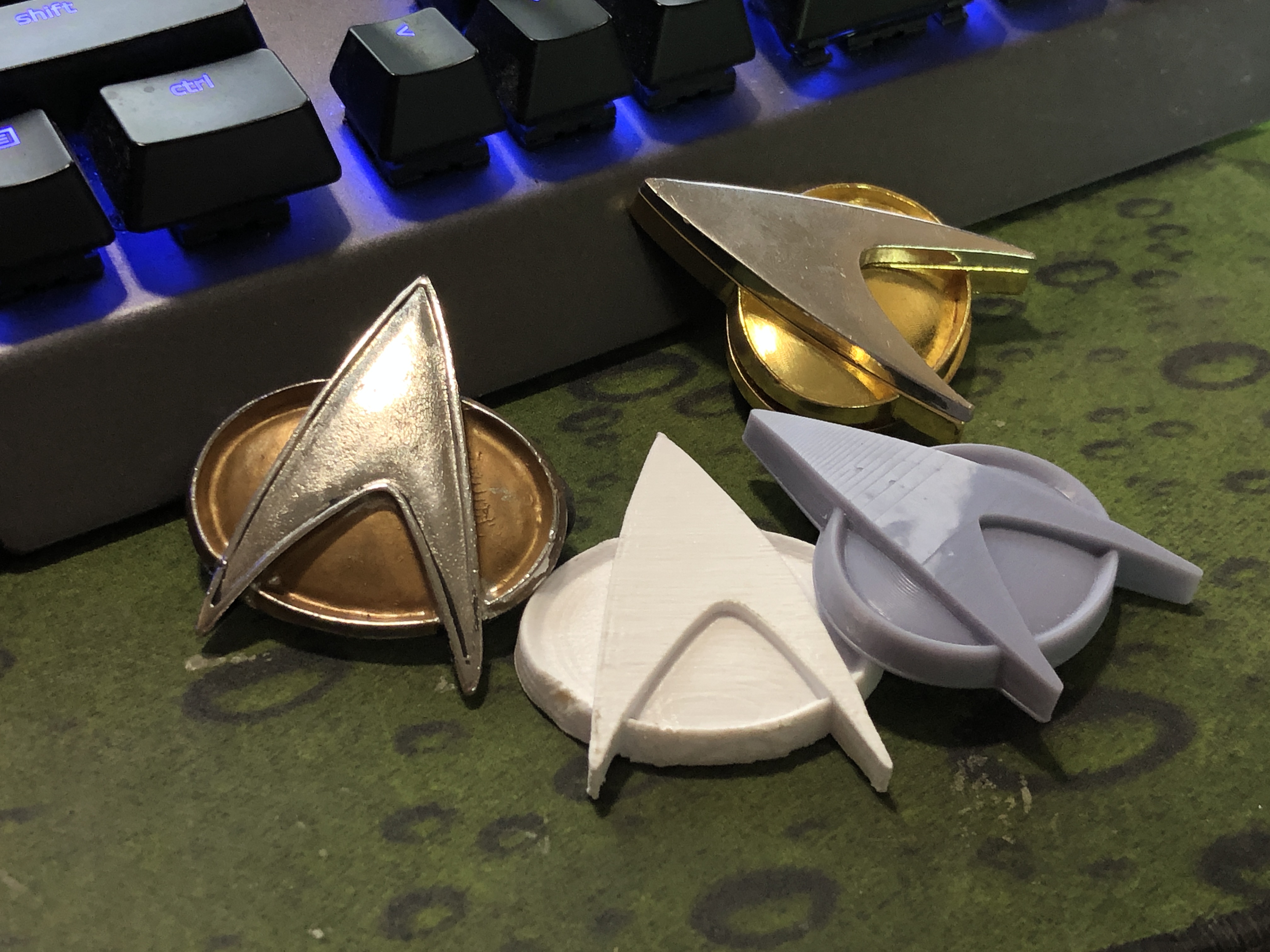 Somewhat Accurate TNG Starfleet Combadge V1 - 2360s