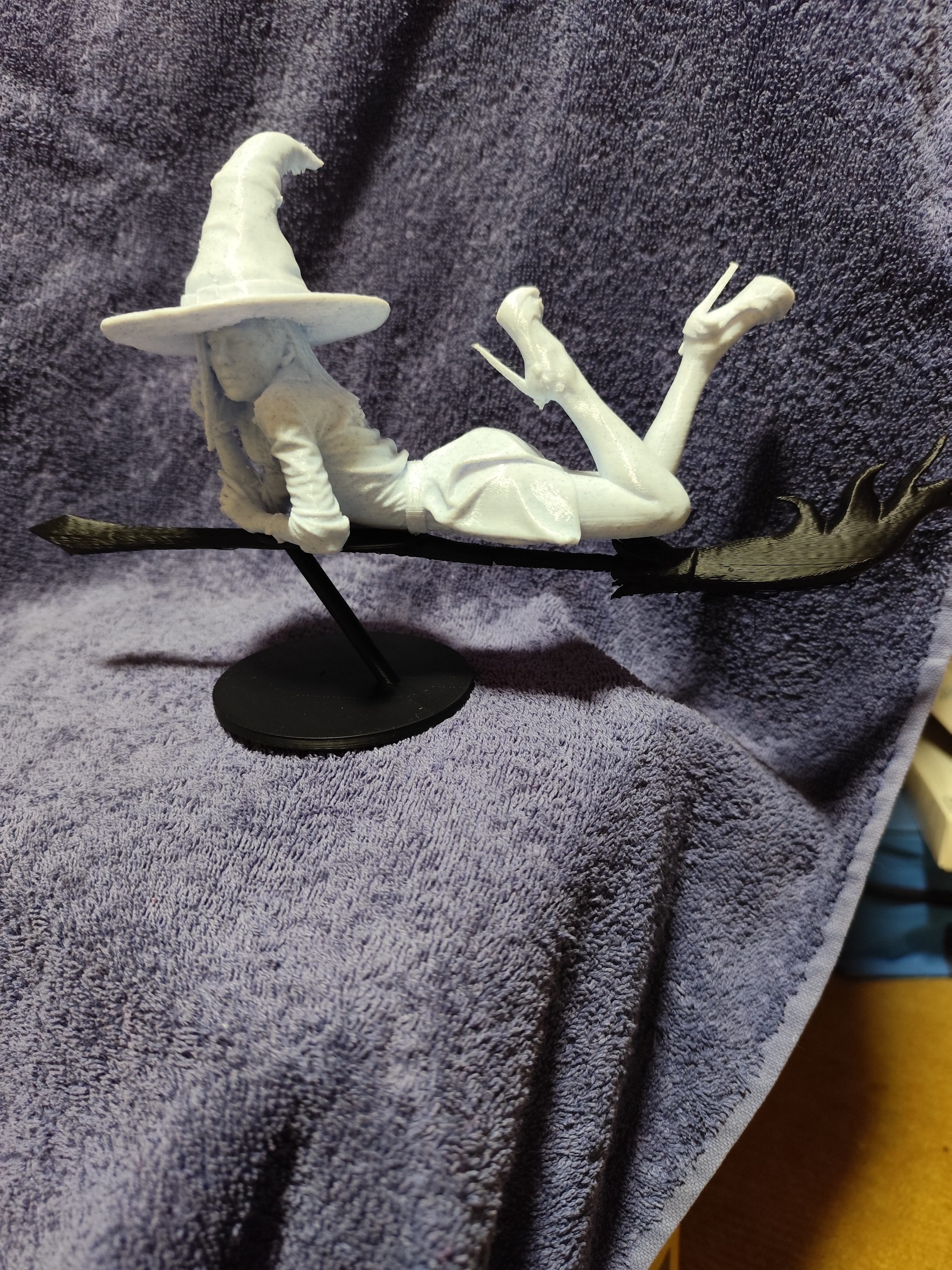 witch on broom (UPGRADE hands remod)