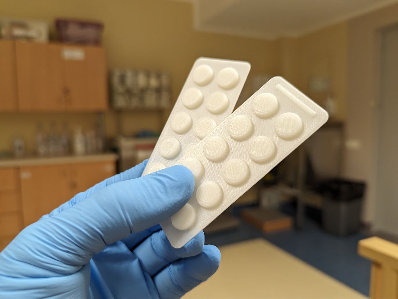 Blister tablet pack prop for healthcare simulation