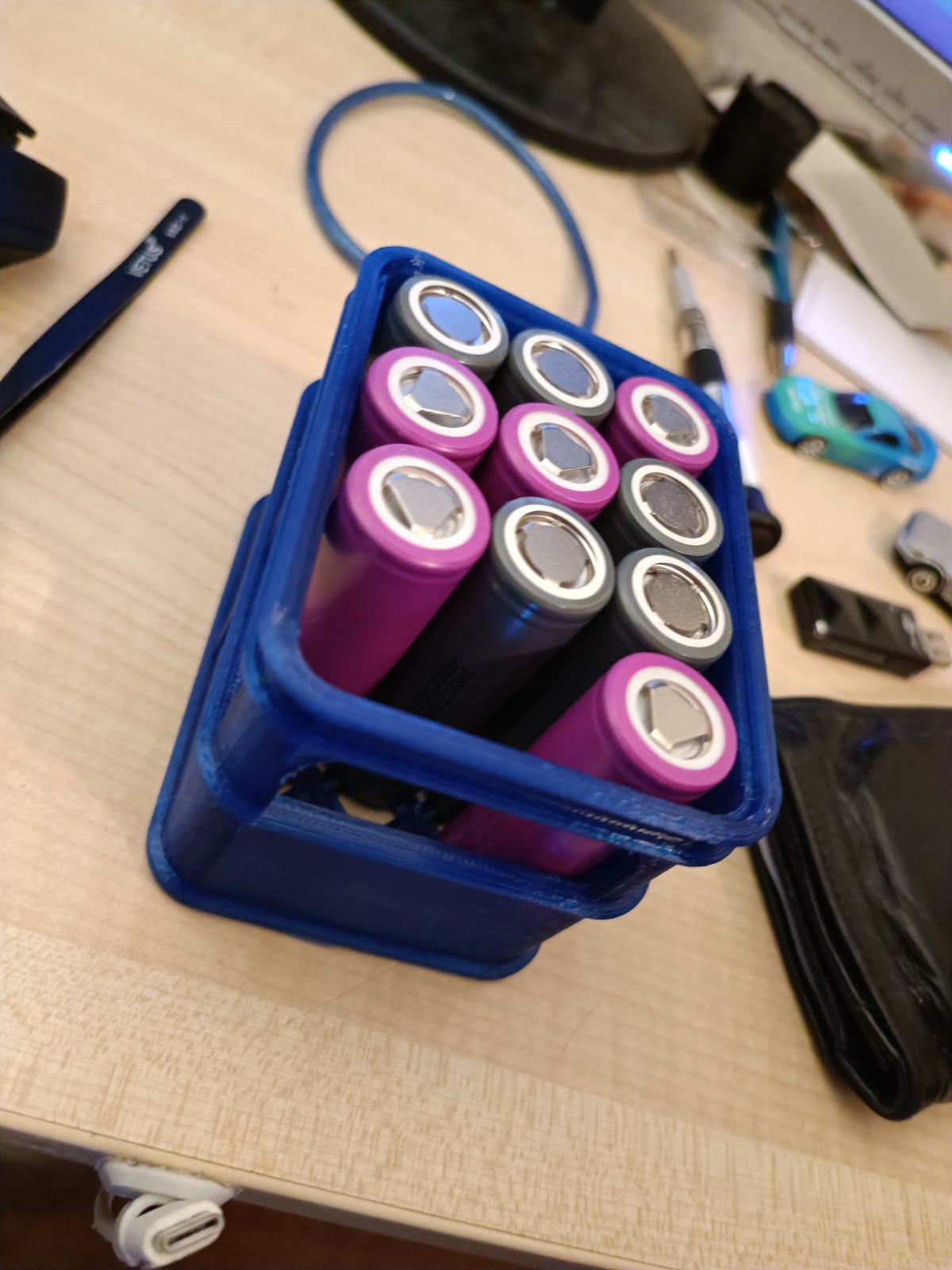 stackable beer case for 21700