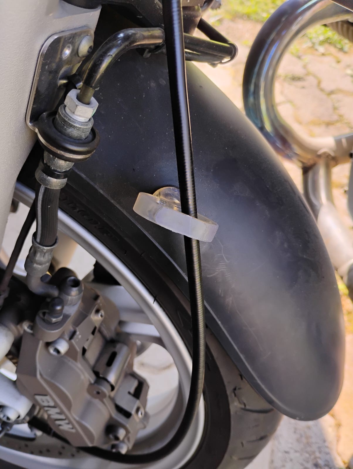 BMW R1150R - Passacavo a occhiello su parafango per stampante 3D a resina (Eyelet cable guide on the fender for 3D resin printer)