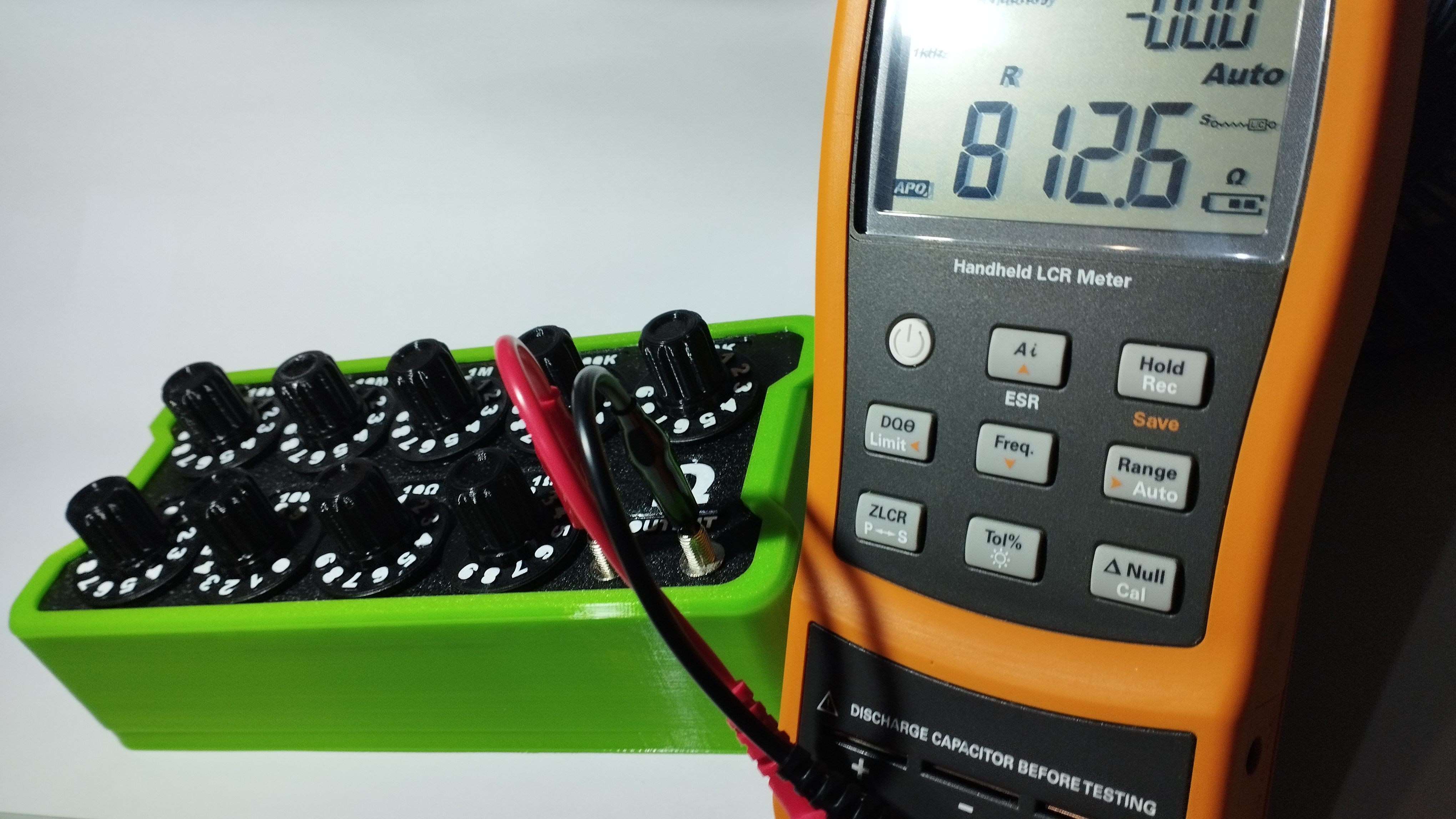 Resistor decade box with selectable encoders 0r to 999.999.999r