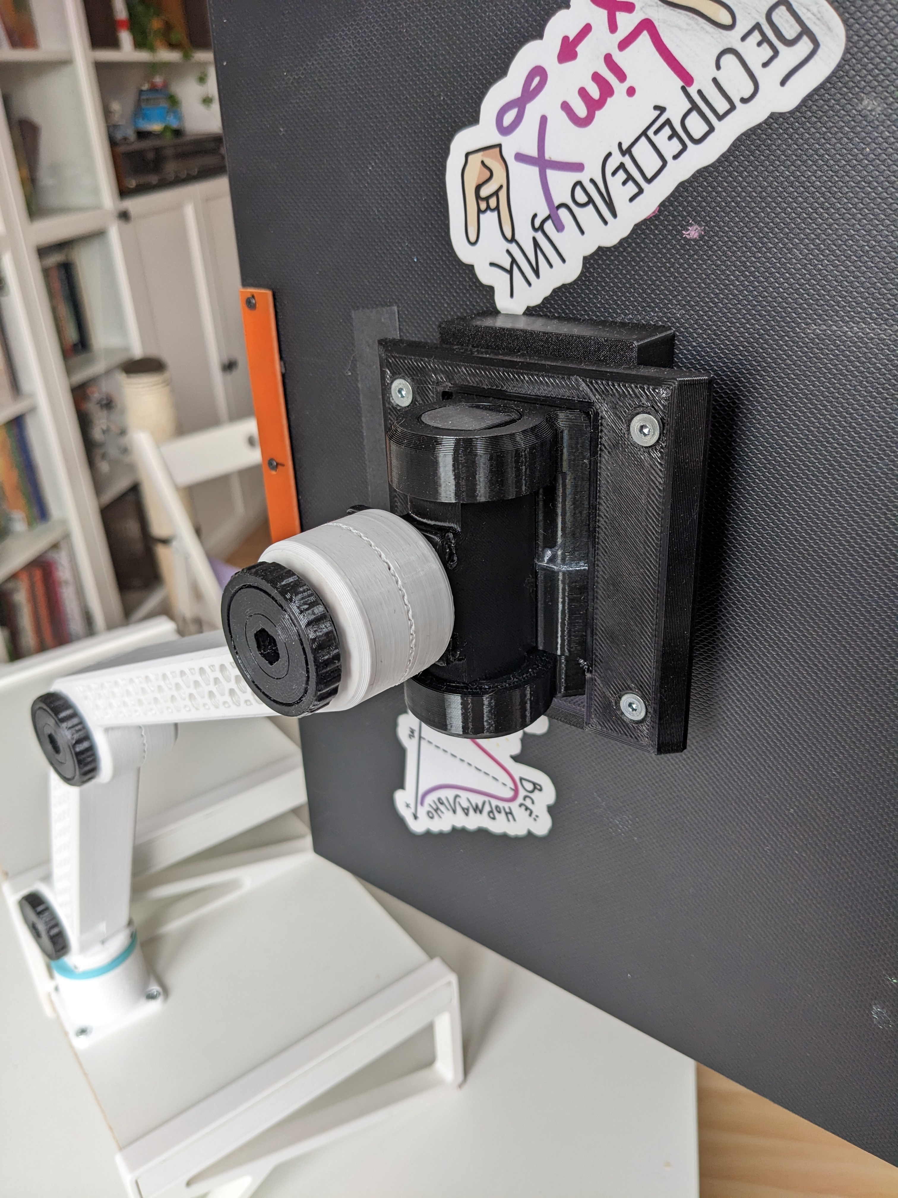Vesa side mount for the Multifunction Arm mounting system