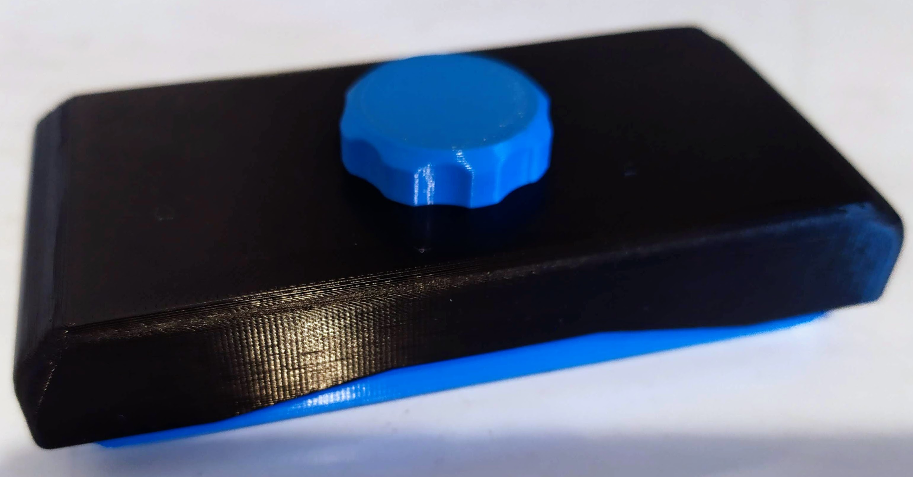 Whiteboard eraser (Rescaled for 45 mm wide felt pad and 8 mm cylindrical magnets)