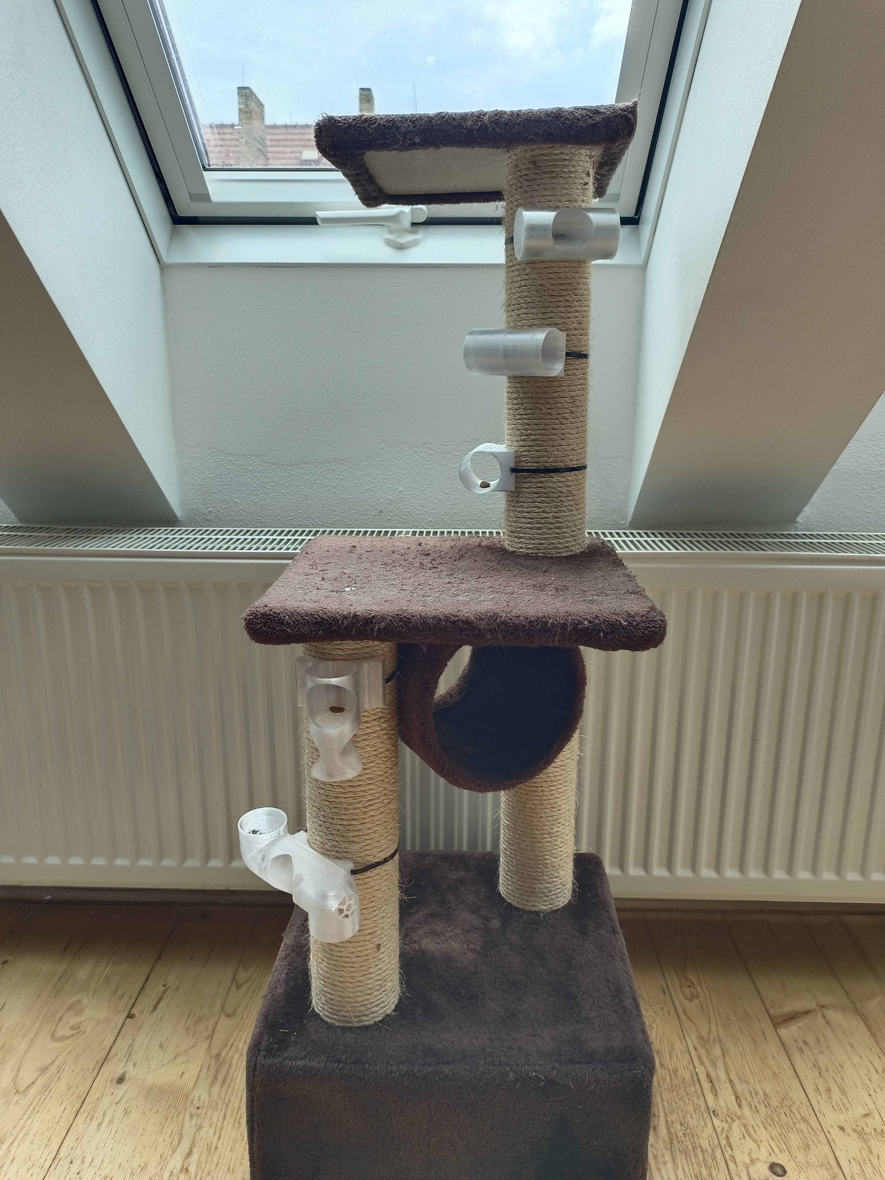 Mountable Cat Treat Holder