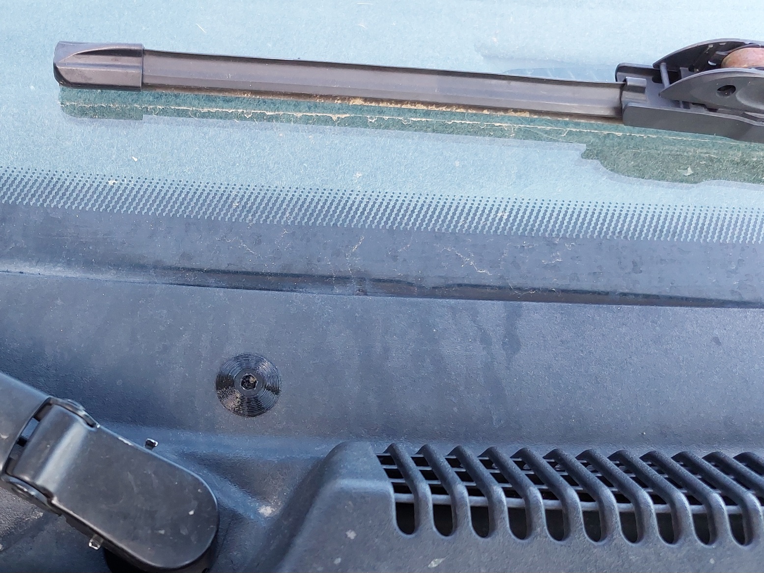 Dodge (RAM 2nd gen, others) windshield trim push nut