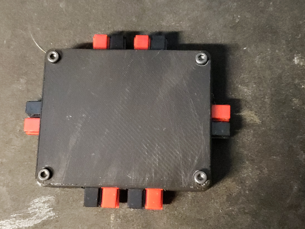 6 Way PowerPole Distribution Block with mounting keyholes