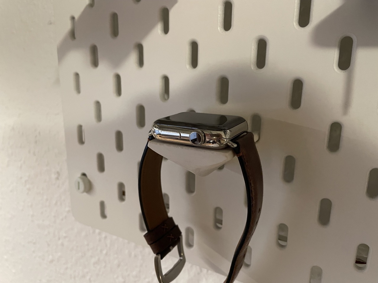 Apple Watch charger on Ikea SKADIS Pegboard with Cable tough hole