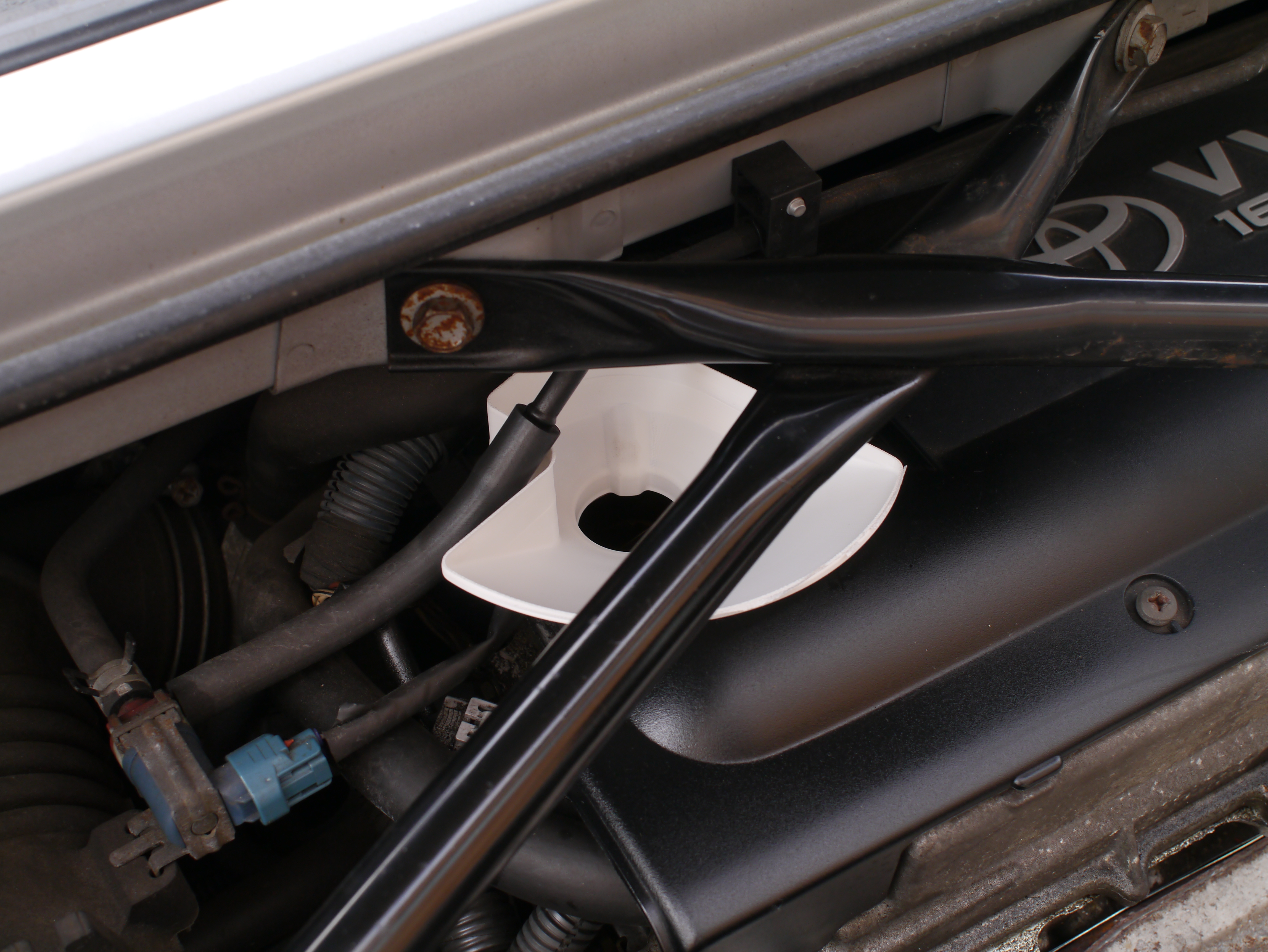 Toyota MR2 Spyder/MR-S (ZZW30) Custom Oil Funnel (VASE MODE)