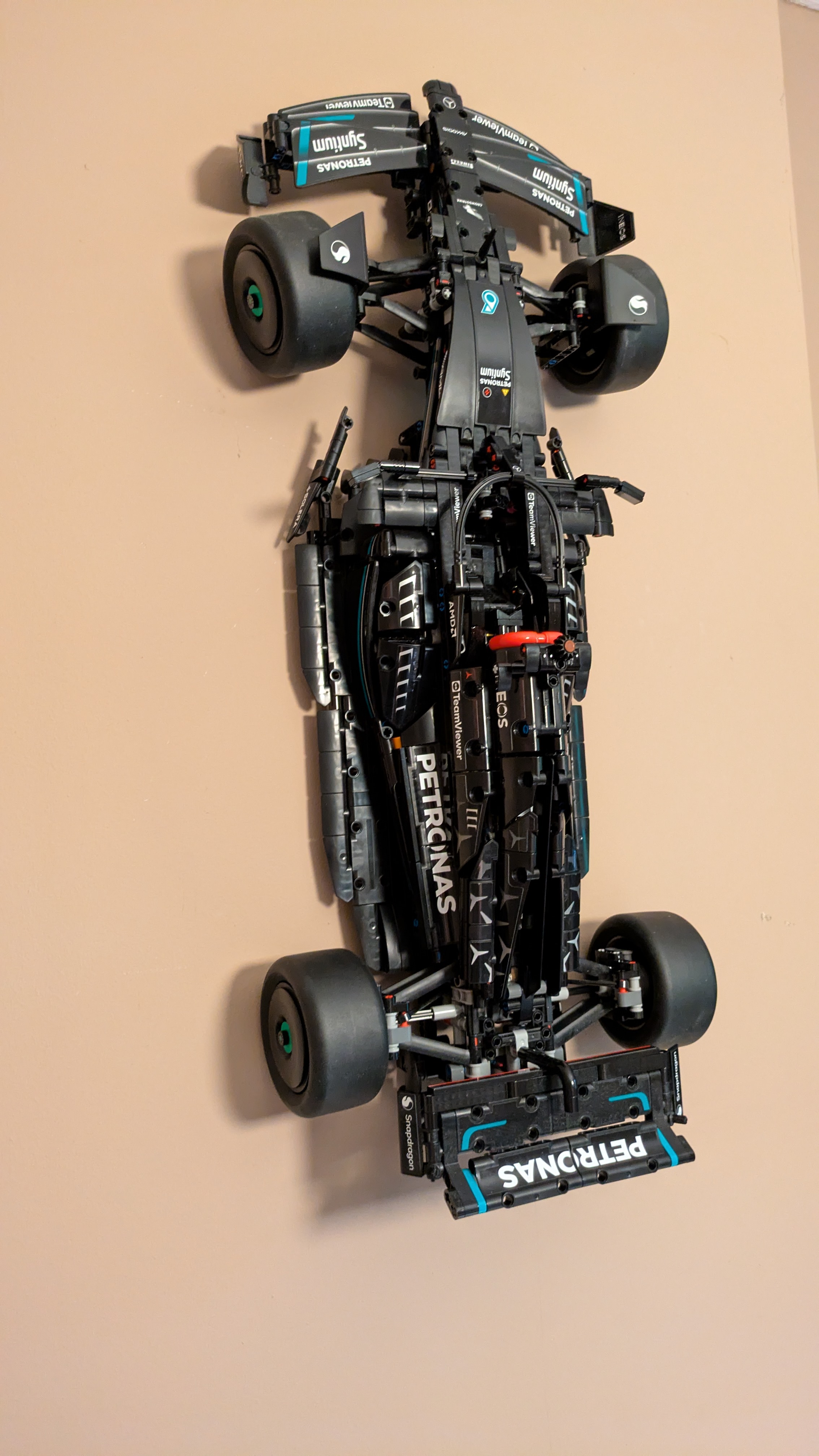 Wieszak do modelu Mercedes-AMG F1 W14 E Performance