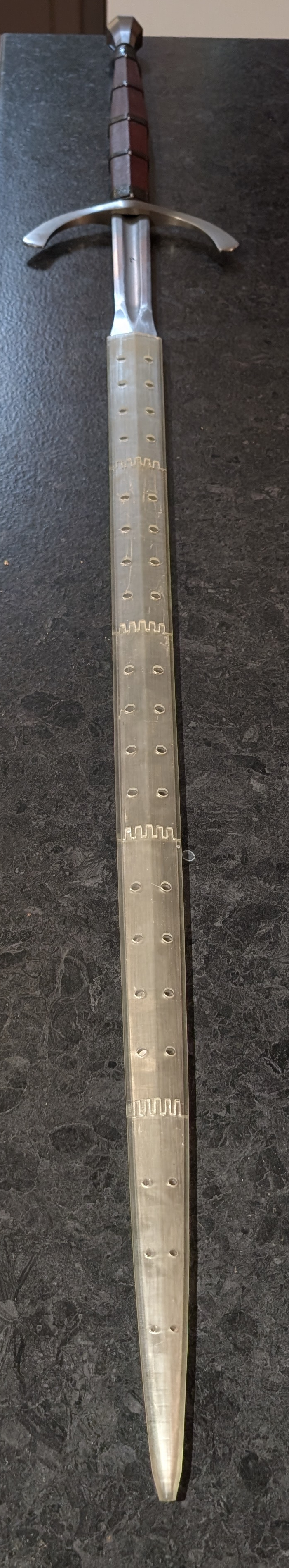 Auto-scabbard for straight, diamond crosssection swords