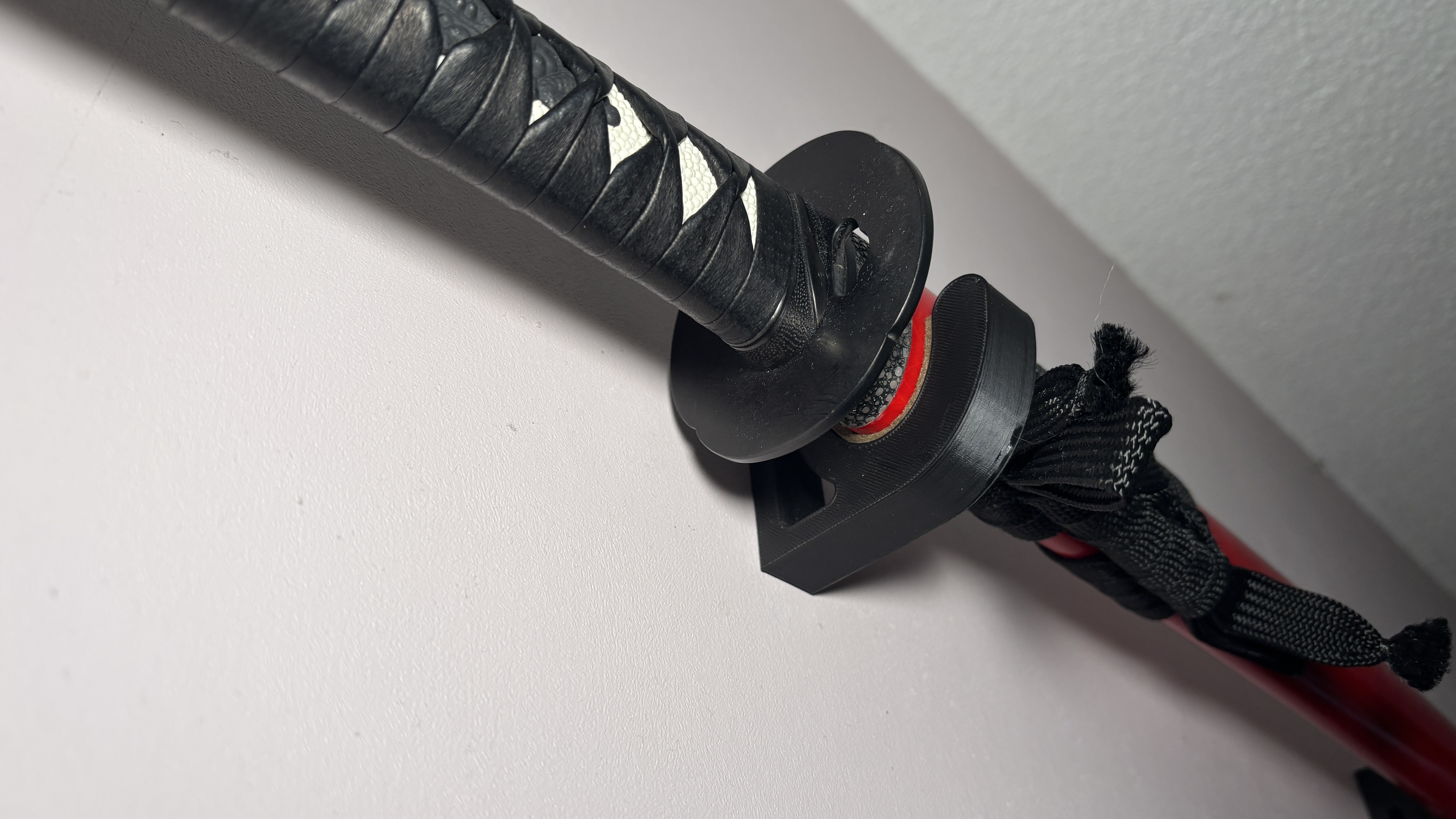 Saber, sword, katana, jingum, light saber wall mount