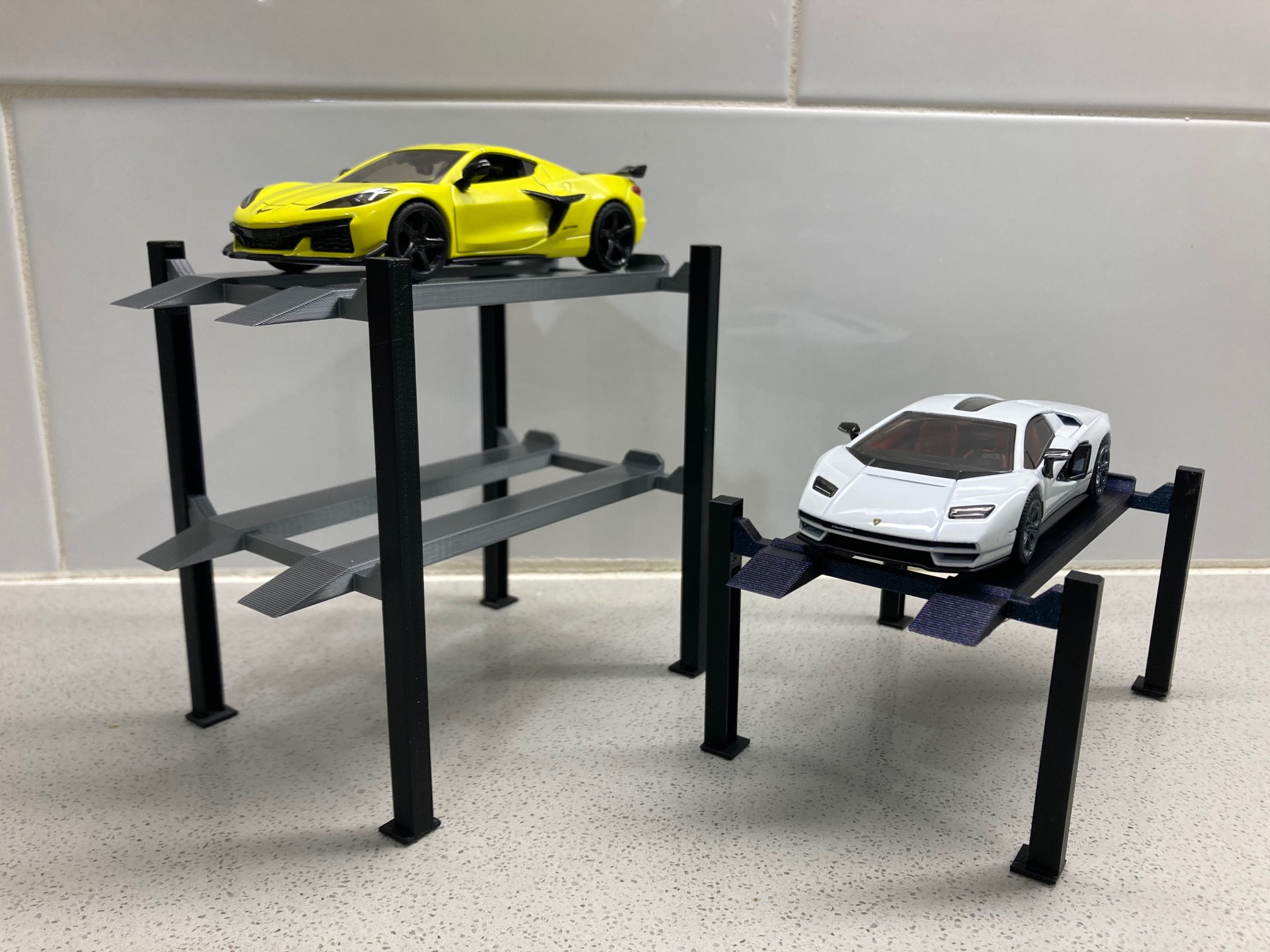 Hot Wheels Diecast 1:43 Scale 4-Post Car Lift Display (No glue)