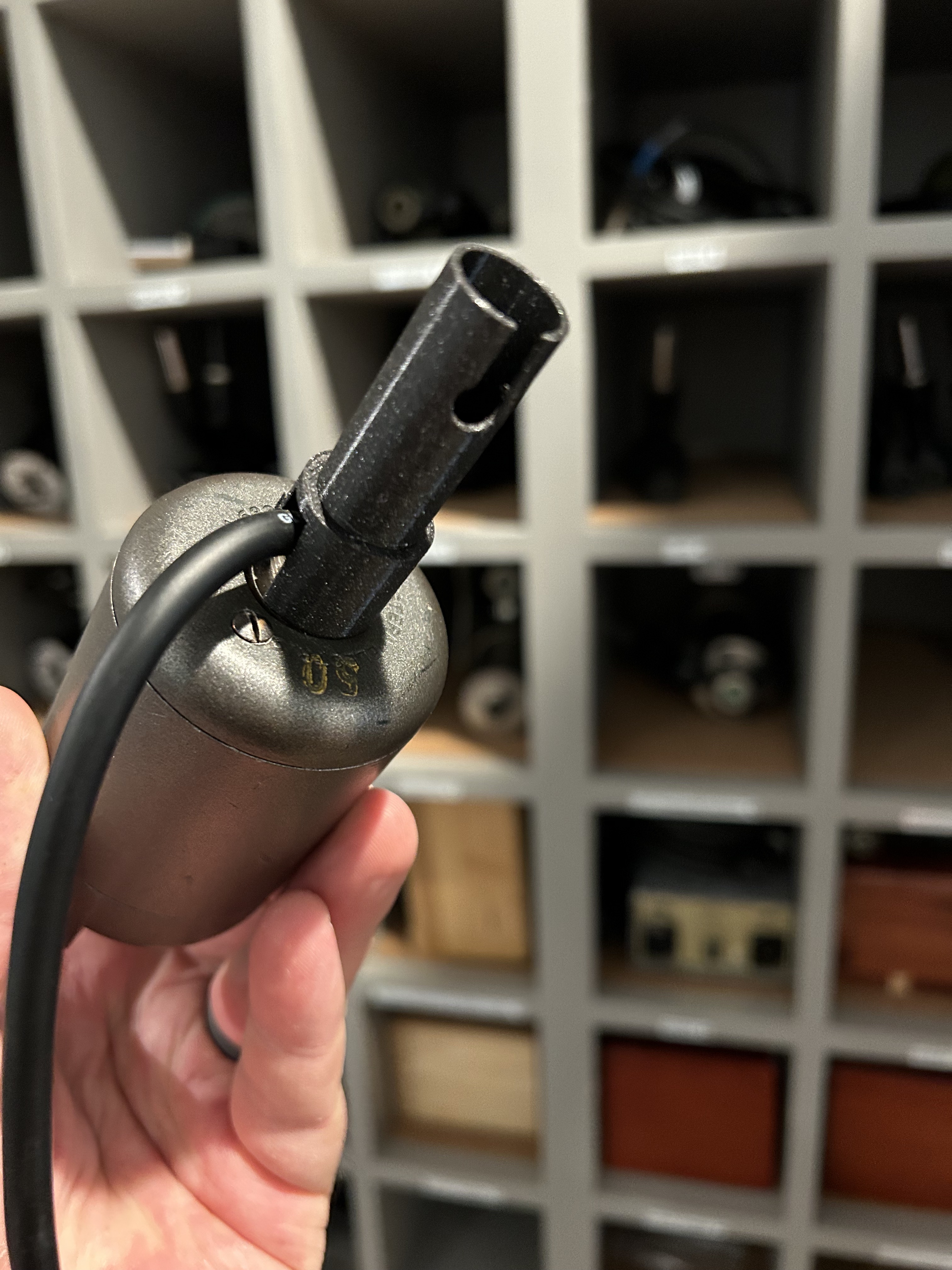 633a Saltshaker Mic Clip to On Stage Quick Connect Female