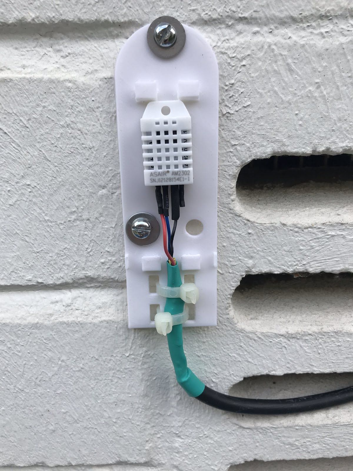 DHT Outdoor Housing -.extended base plate