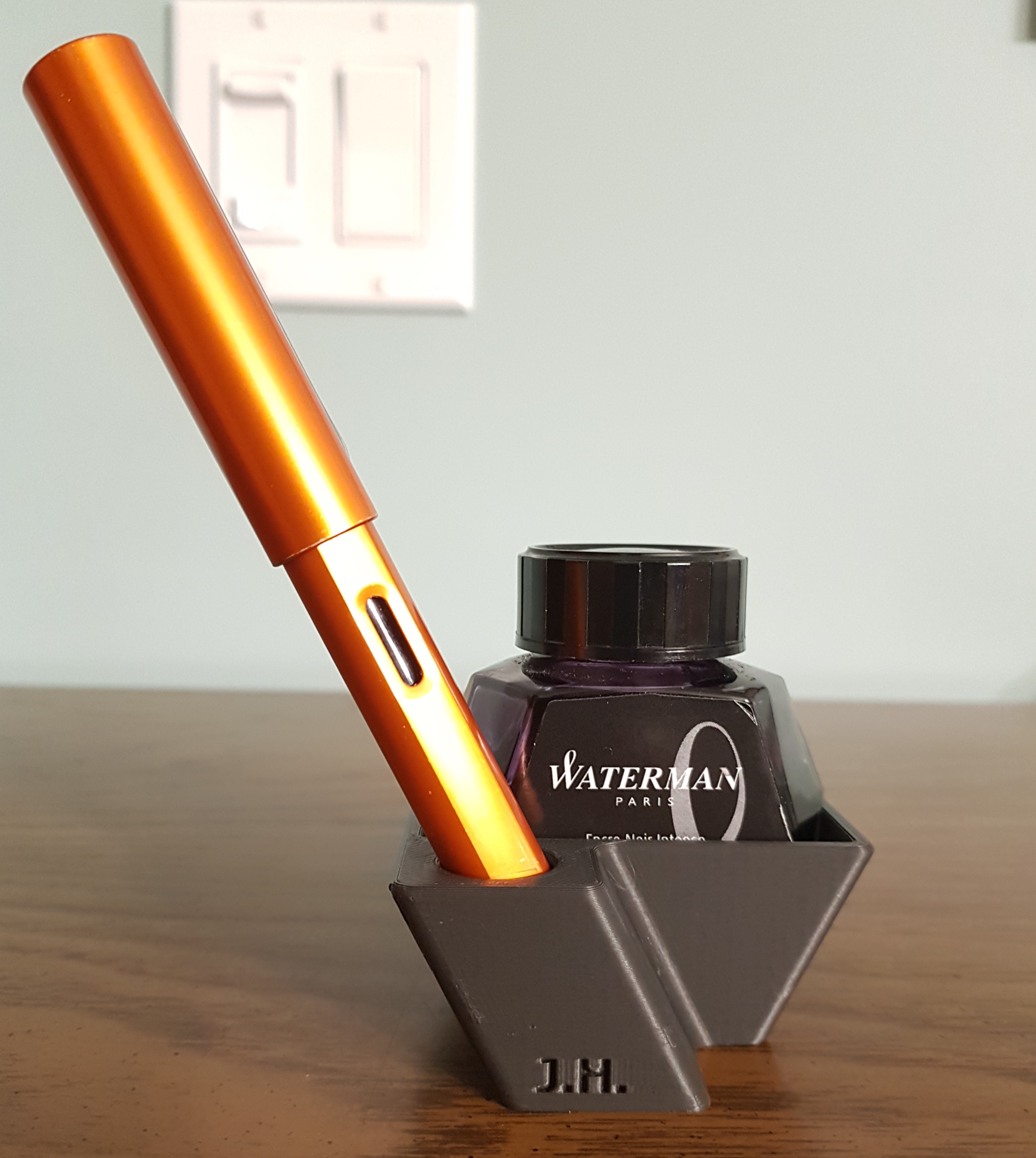 Fountain pen & ink bottle holder