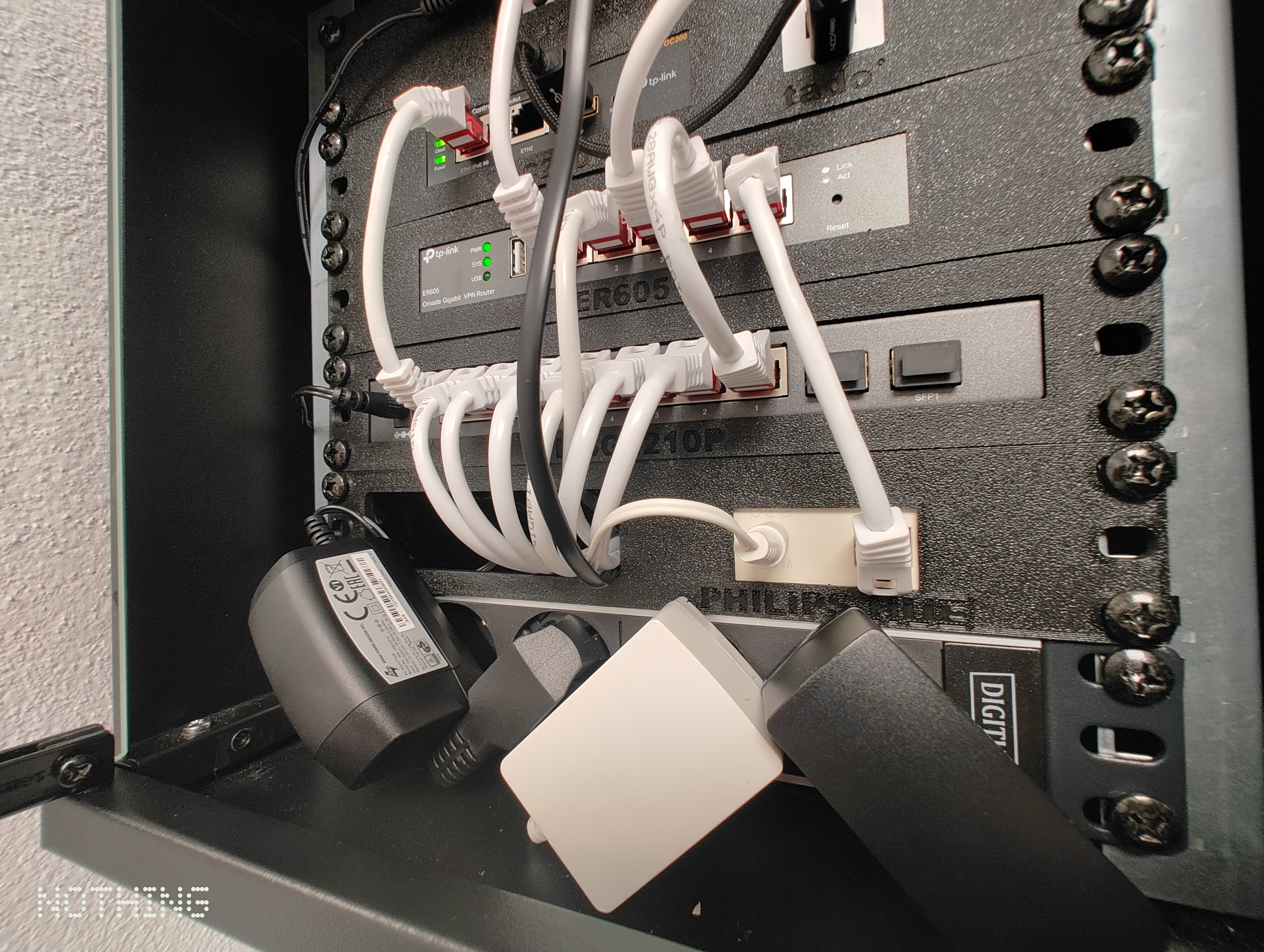 10" Rack mount for Philips Hue Bridge + Cablehole