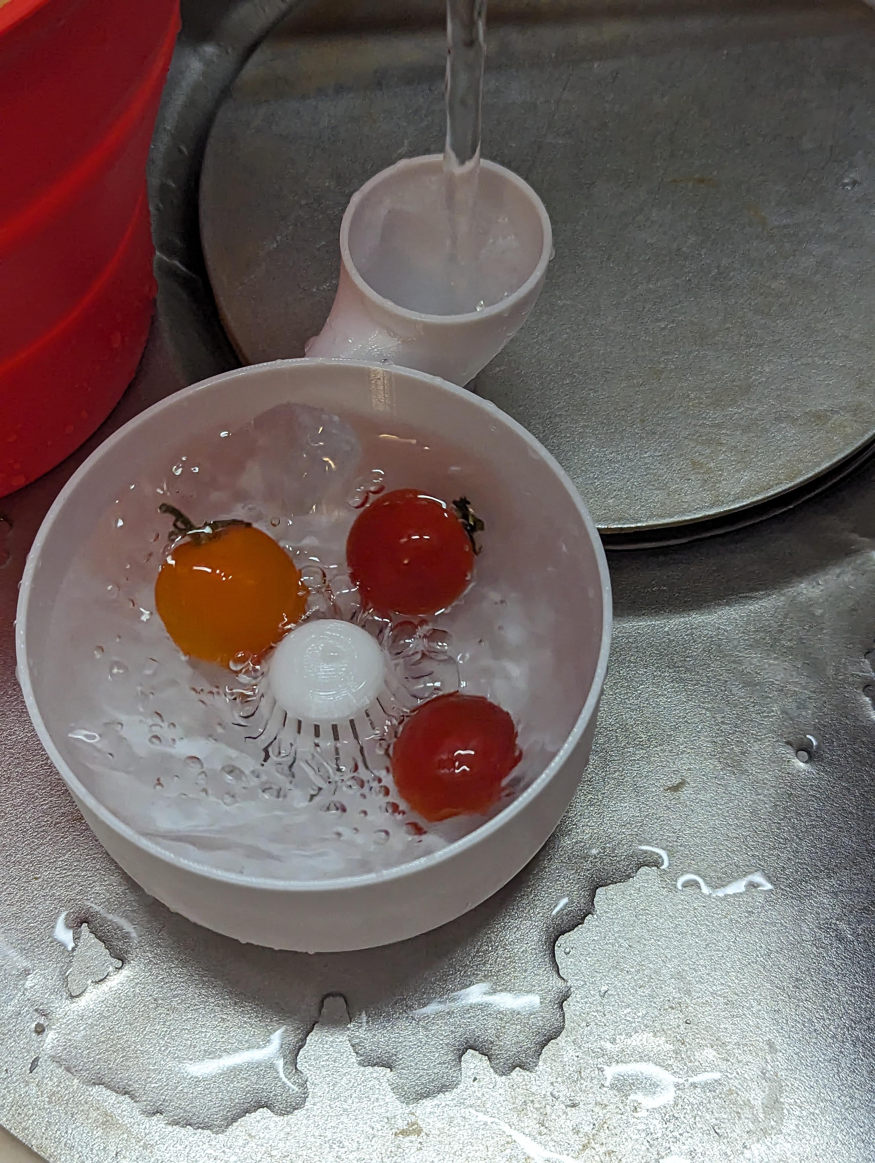 Automatic vegetable and fruit washer- no supports and no assembly required. Small and large sizes