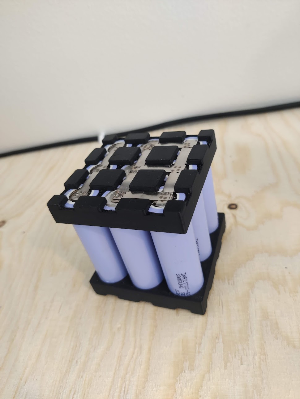 Parametric 21700 battery holder/case