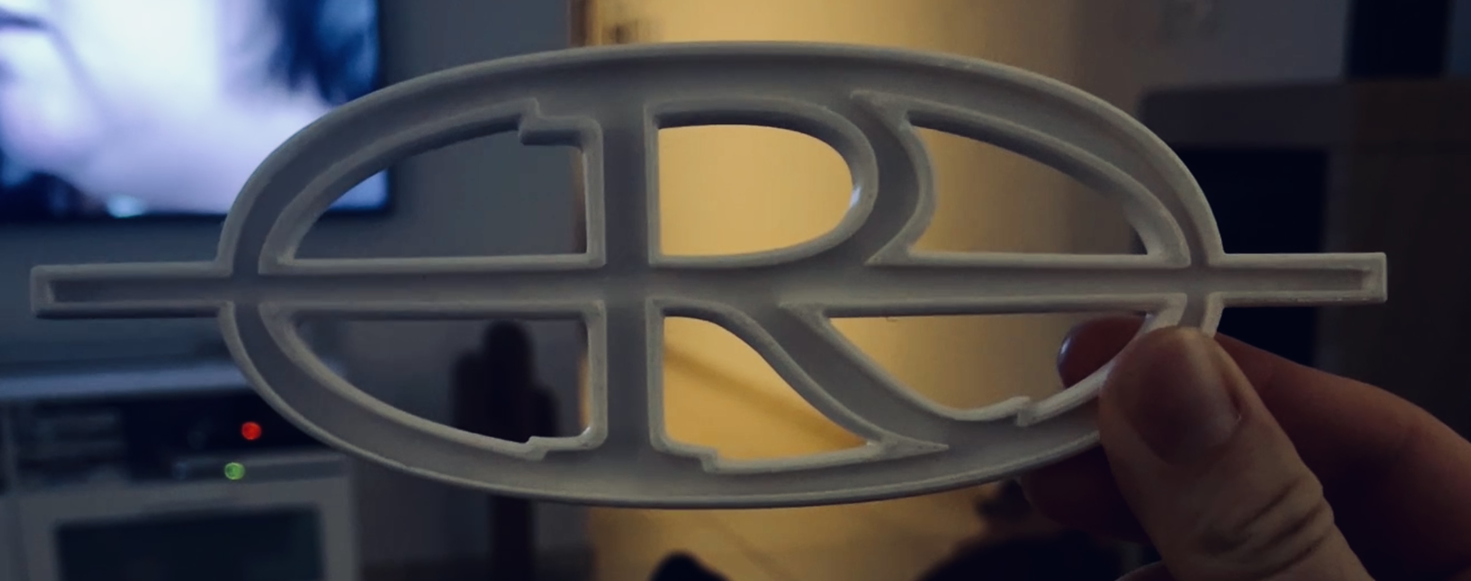 Buick Riviera Grille Emblem (1971-1972)
