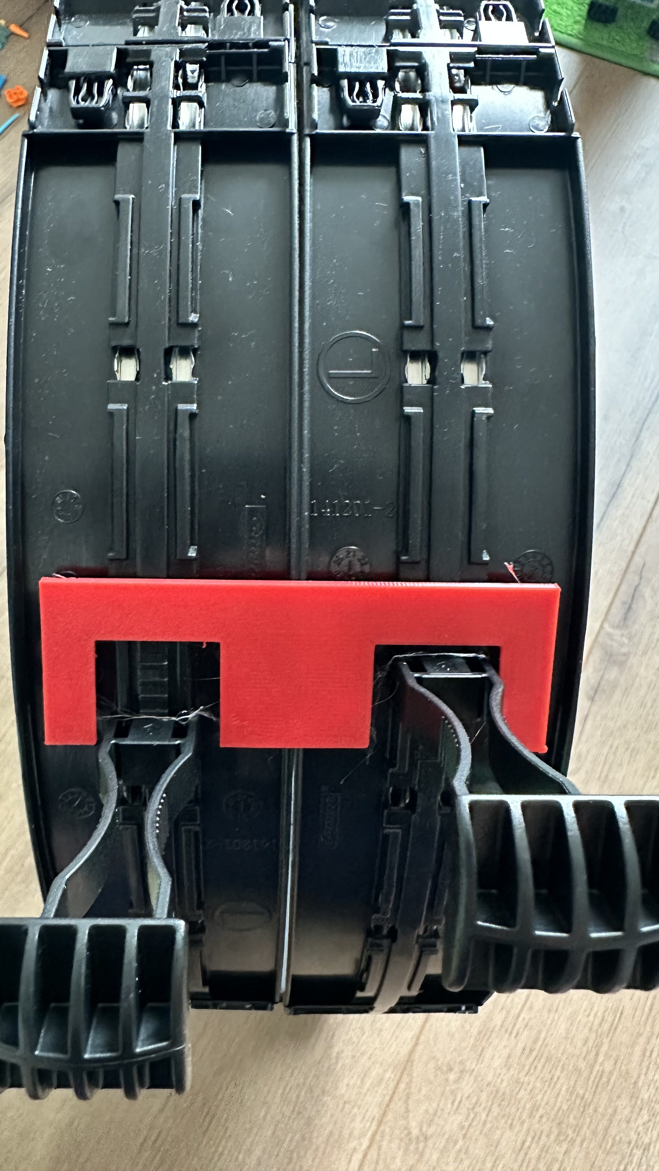 Carrera GO lane and looping connector/stabilisator