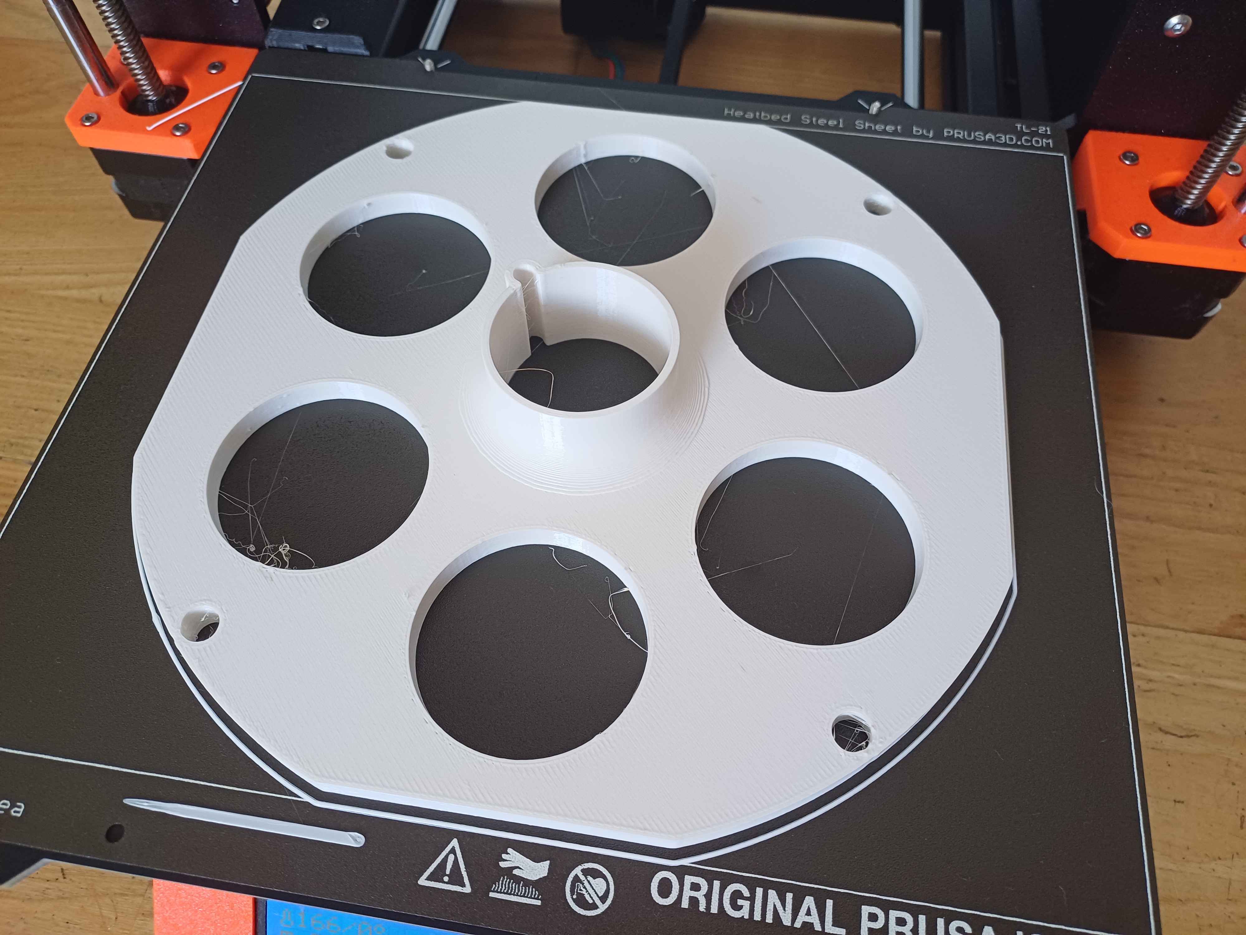 Middle part for weather satellite antenna