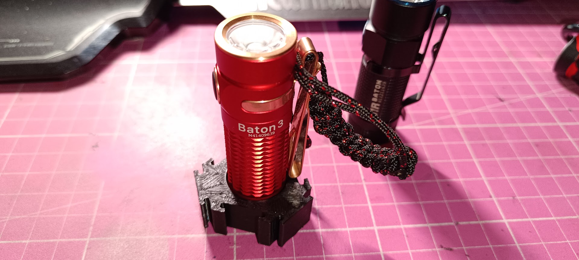 Hexagon Stand für Olight Baton 3 + Baton S1R