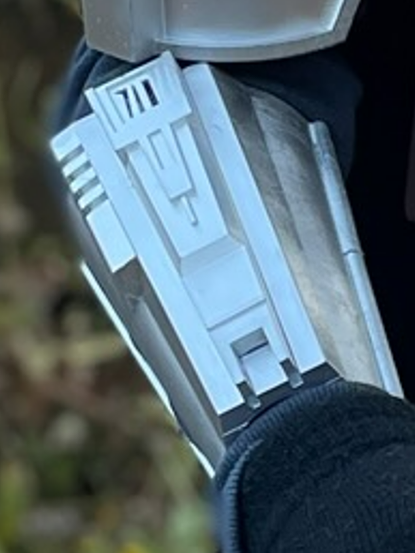 the mandalorians right arm/flamethrower with lights!