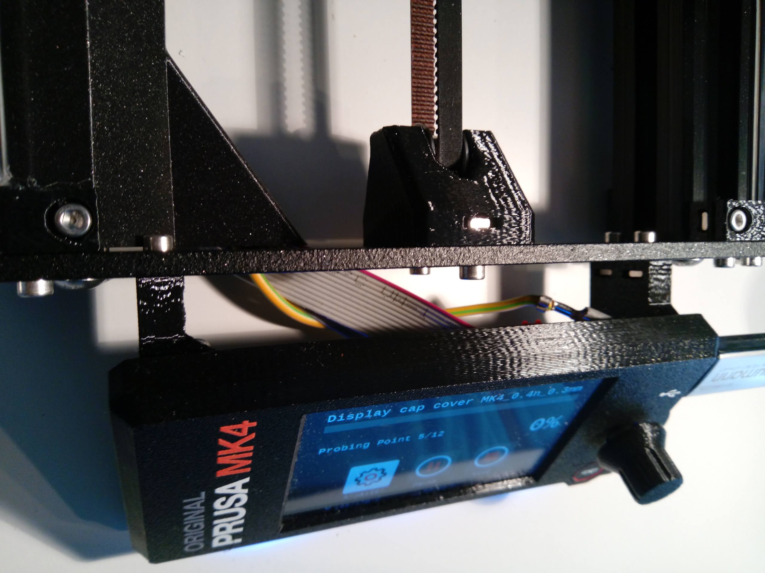 Cover for gap between display and frame (MK4) (Abdeckung für den Spalt hinter dem Display)