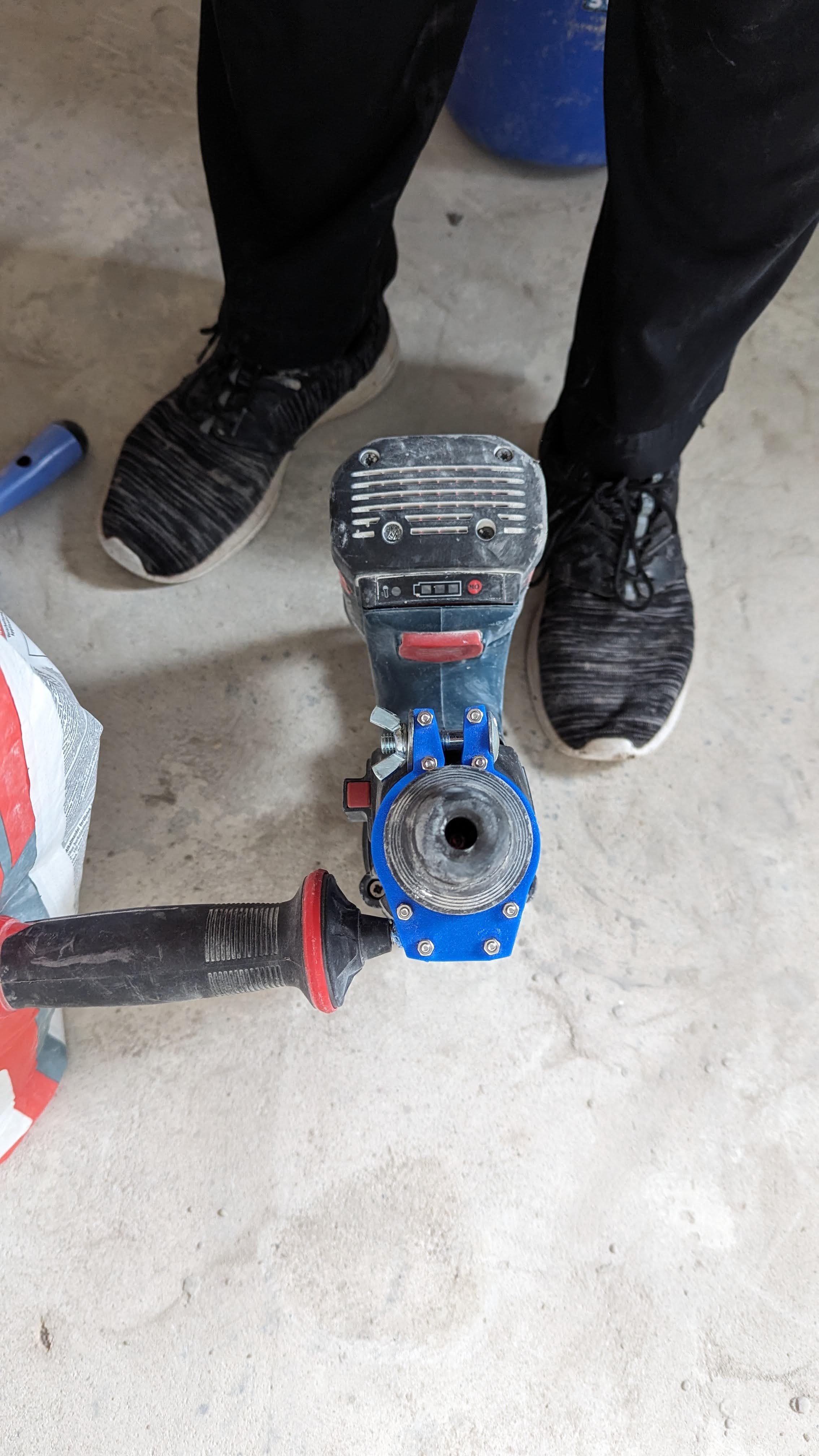 Winkelschreifer griff als Bohr(hammer) griff/ Angle gripper handle as (hammer) drill handle