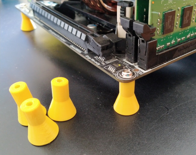 Motherboard feet for desktop use