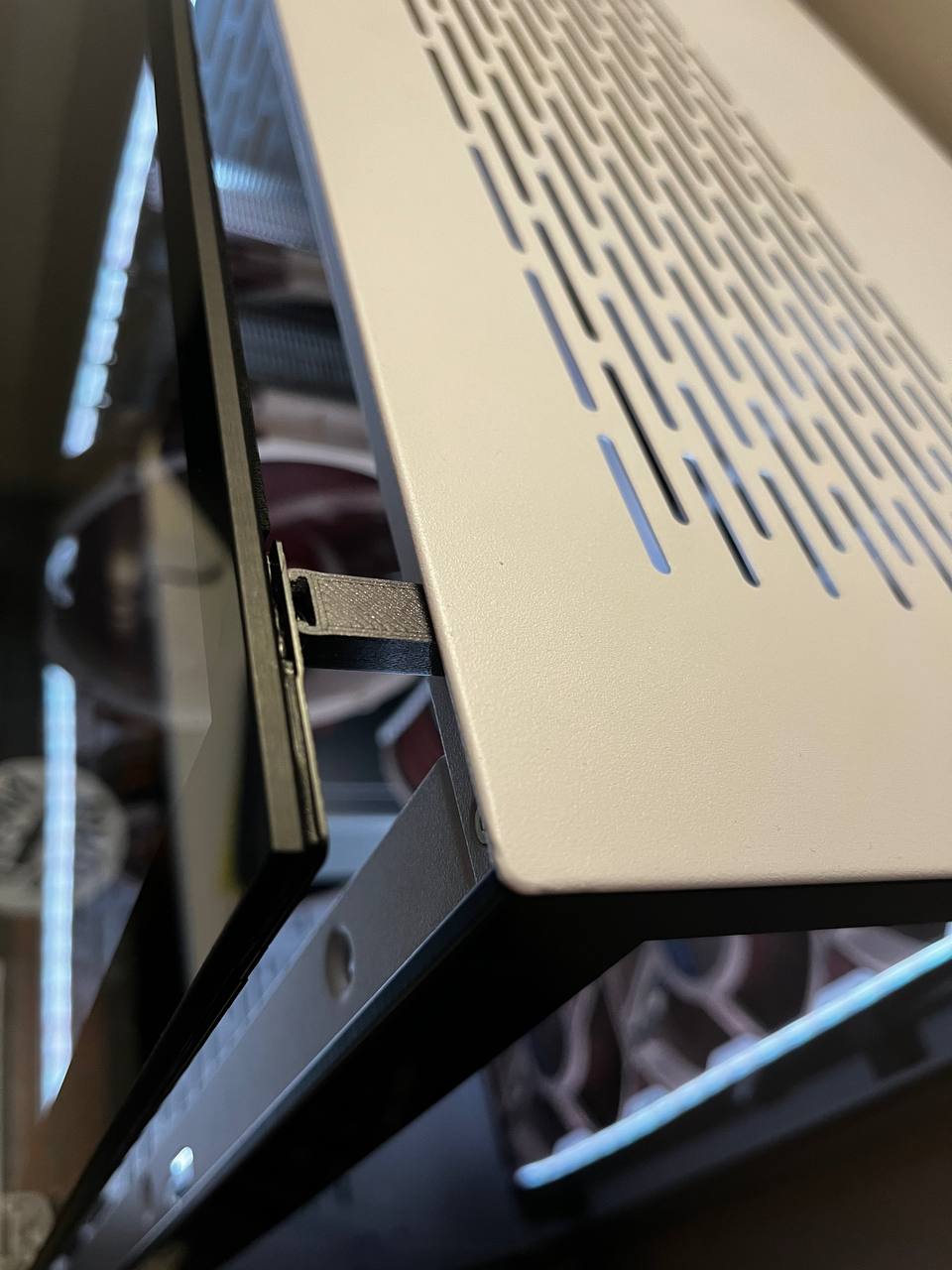 Lian Li 011 Dynamic side panel ~17mm spacer / adapter