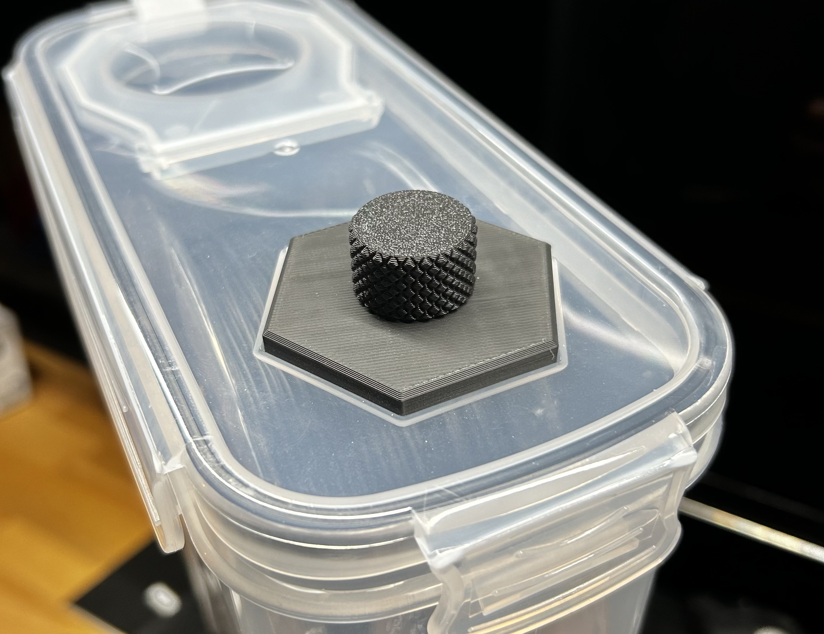 Knurled PC4-M6 PTFE Feeder with Hexagonal Baseplate for Wildone Drybox