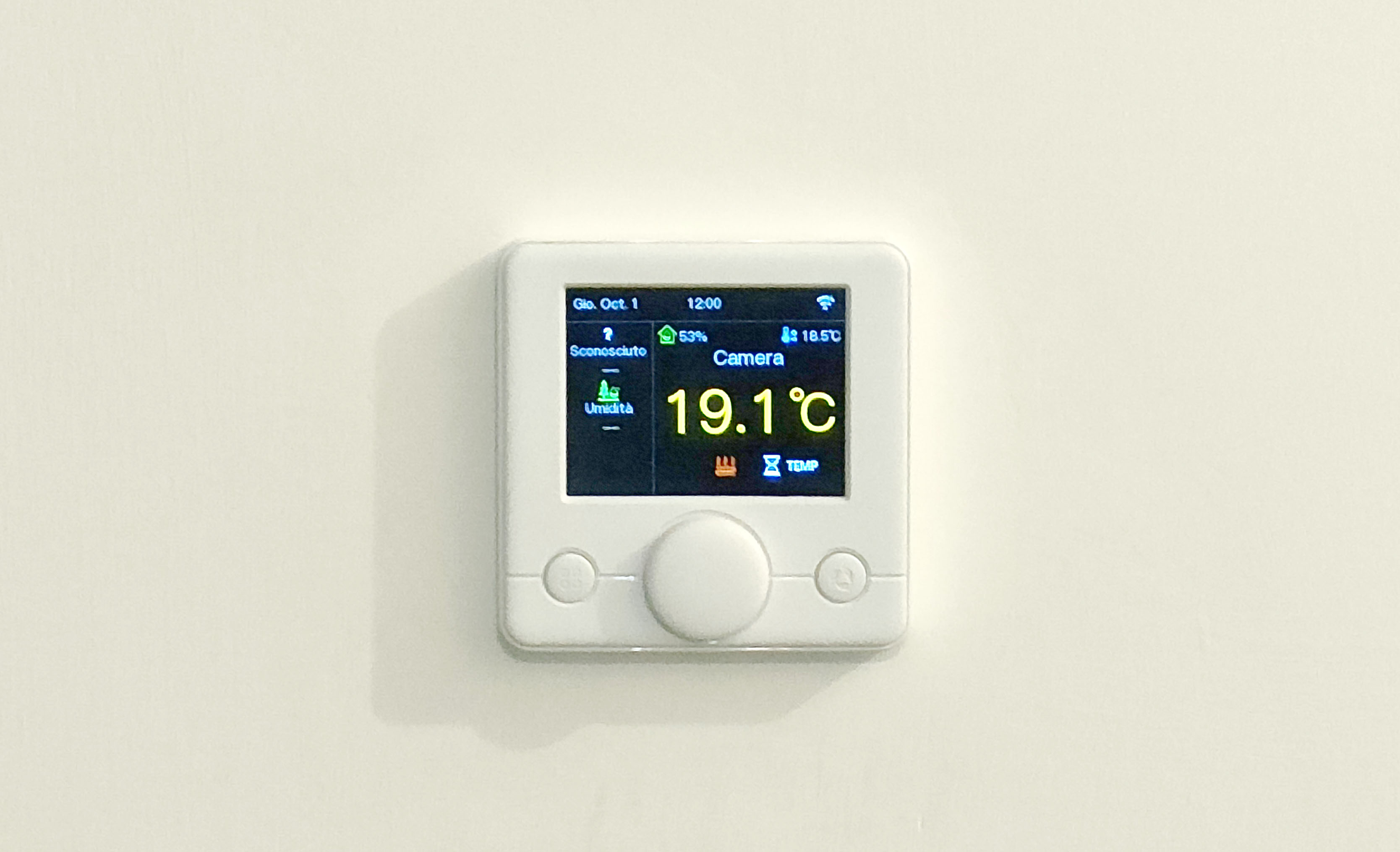Reducing plate from 3 modules to two modules for concealed flush-mounted electrical box