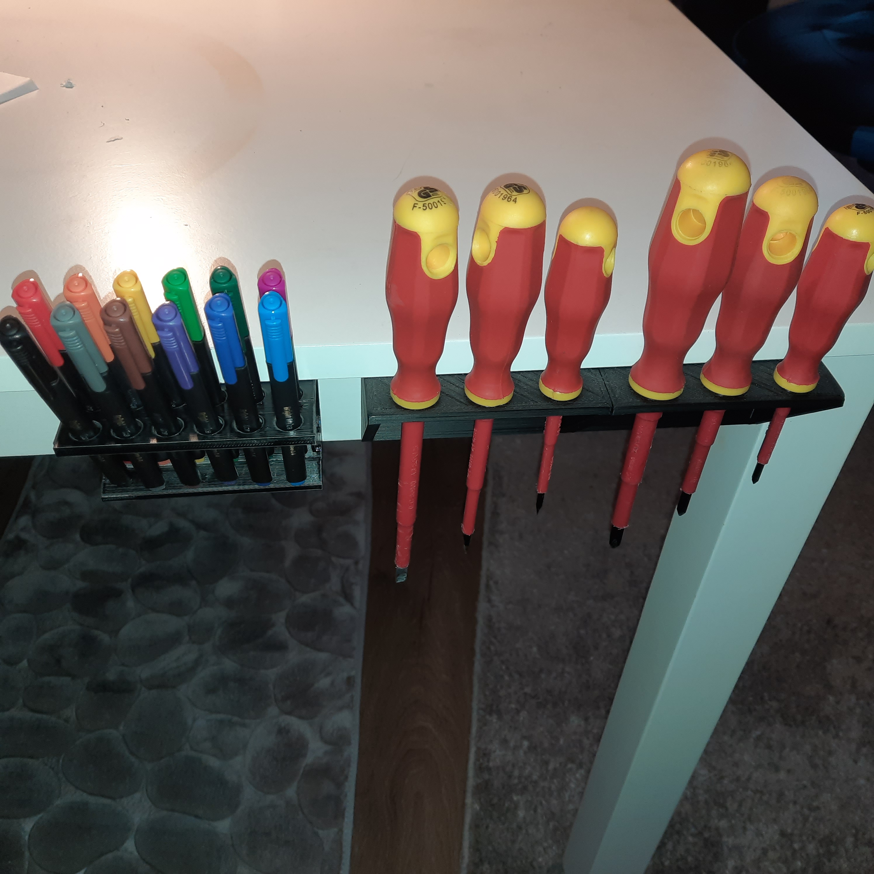 Pencilholder and a screwdriverholder for table/wall