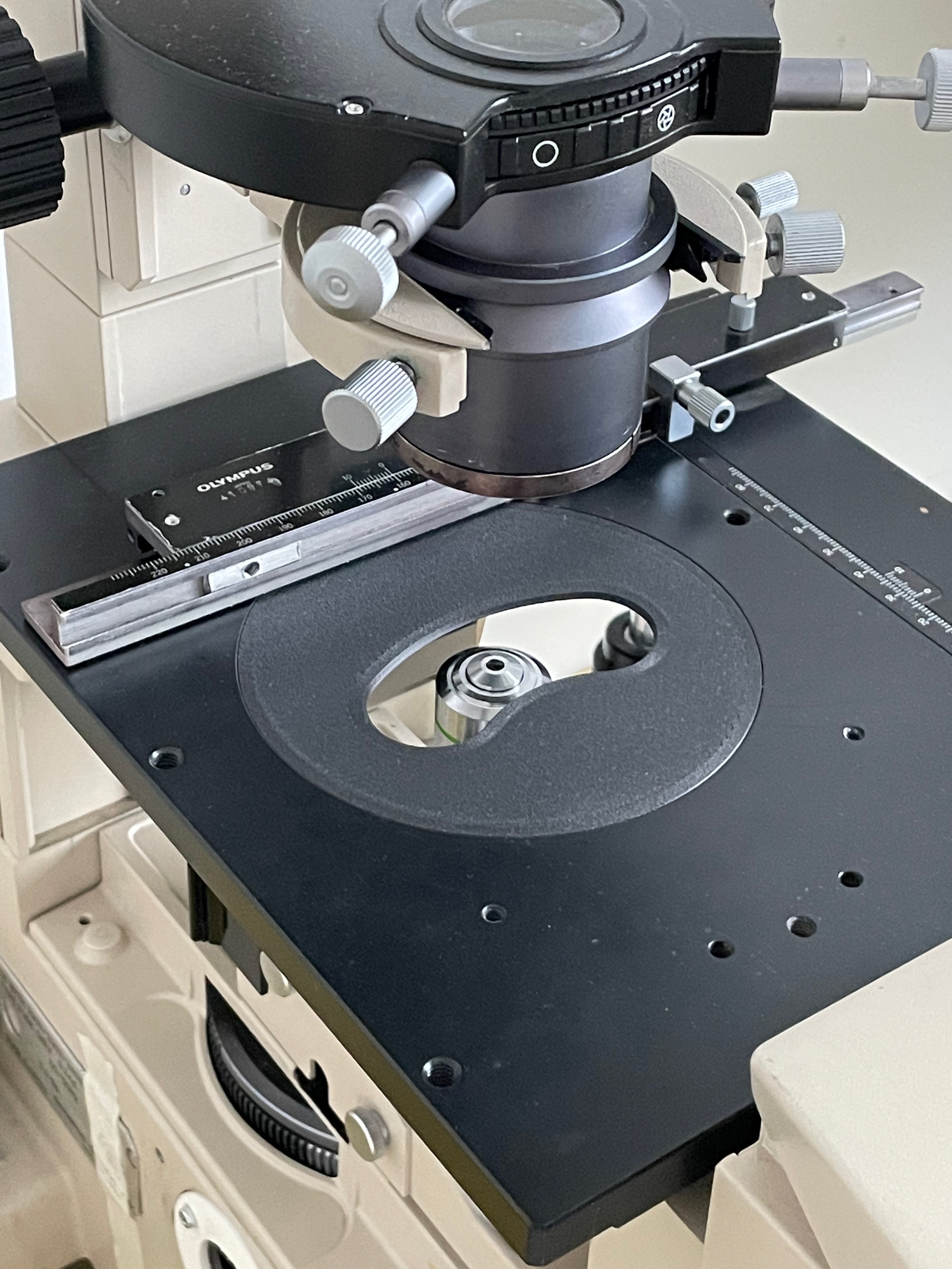 Olympus IMT-2 inverse microscope, 110 mm, XY stage insert