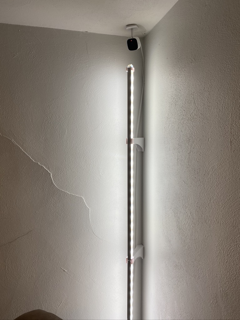 Corner mounting arms for aluminum light strip channels