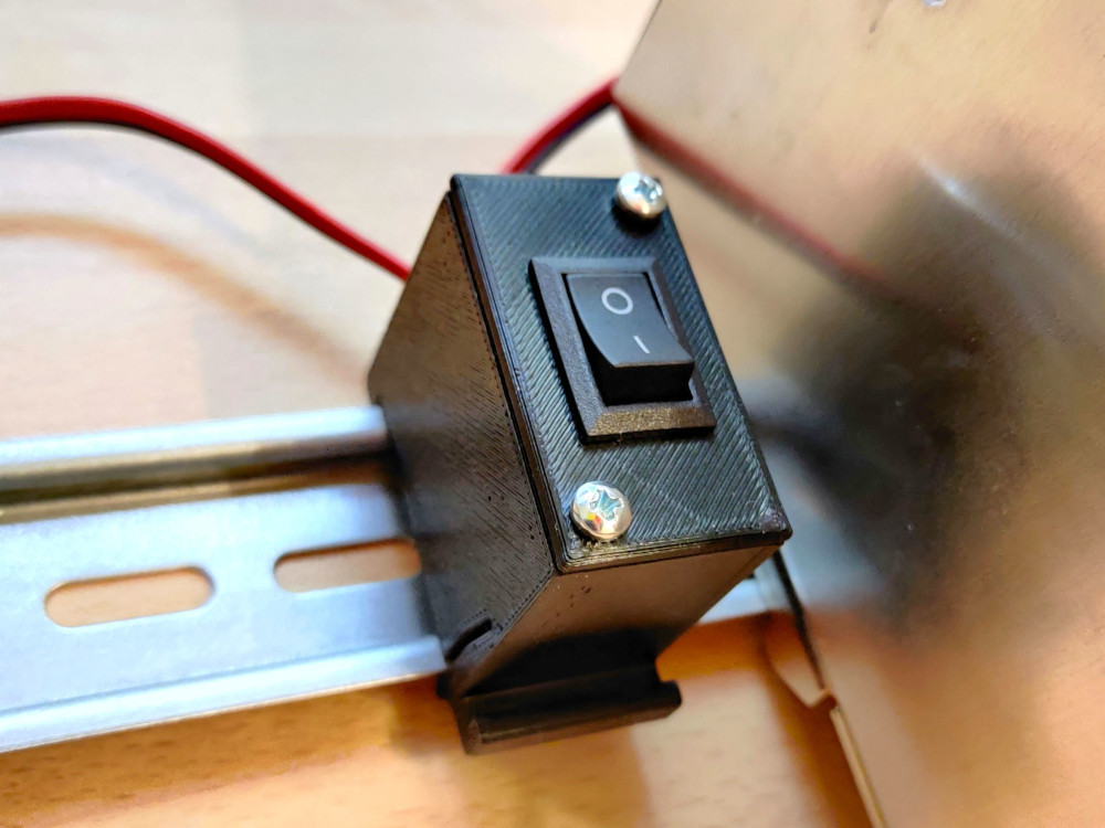 DIN Rail Switch / Hutschienen-Schalter