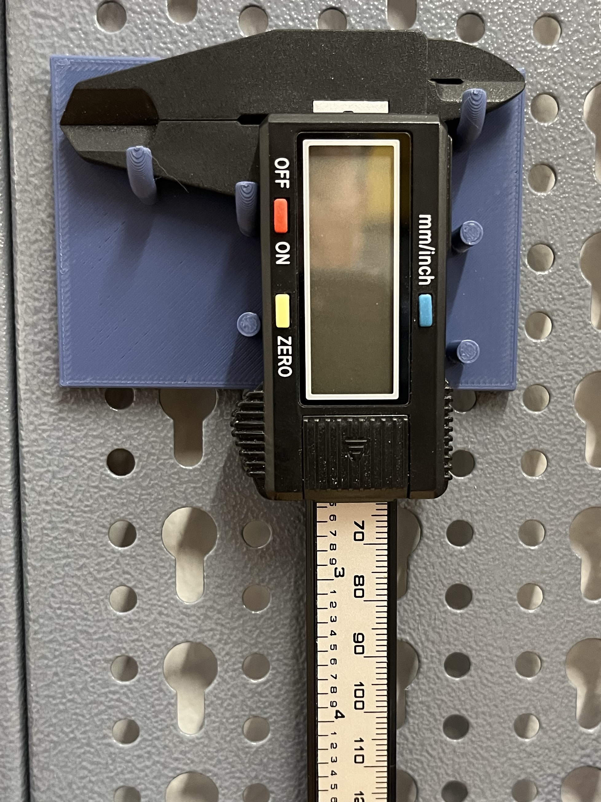 Calliper Holder for Küpper pegboard / Meßschieber-Halter für Küpper-Lochwand