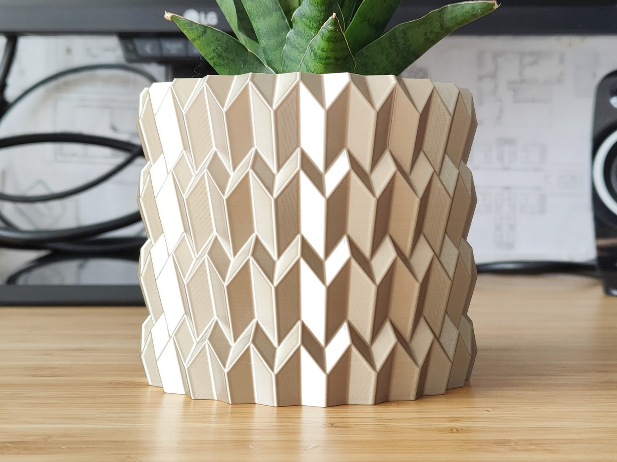 Steel Wool Plant pot and Planter - Vase mode design