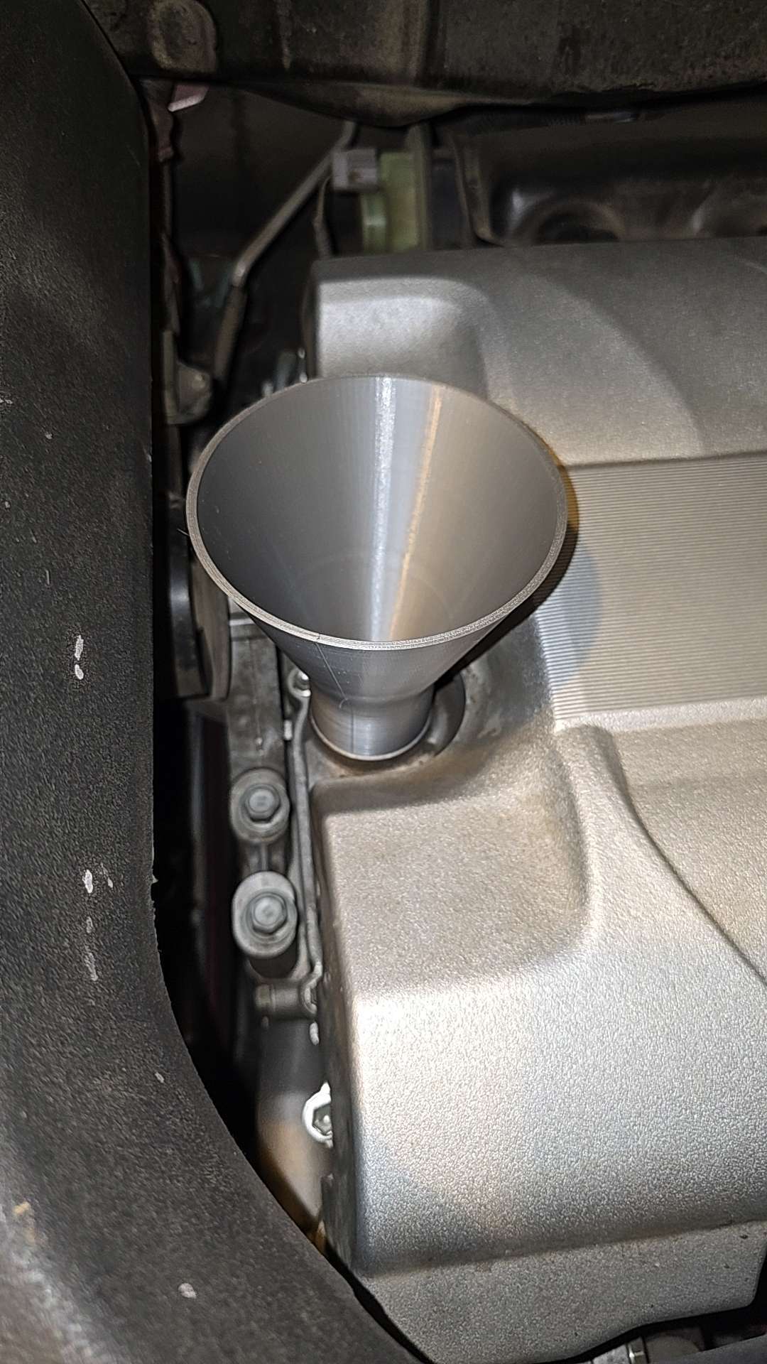 Oil funnel for Toyota cars