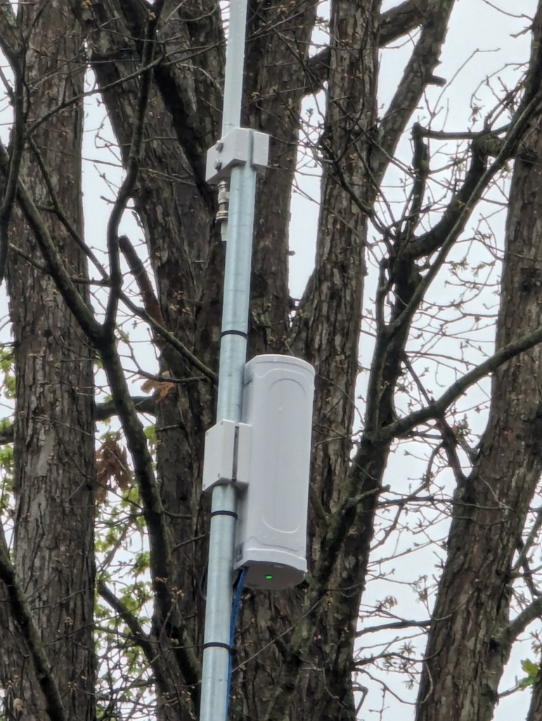Dragino DLSO8N LoRaWAN Gateway & Antenna Mounting Brackets