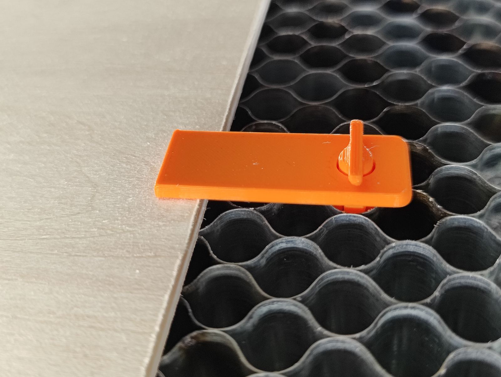 Expanding honeycomb bed pin (Xtool S1 or any other 'standard' honeycomb bed)