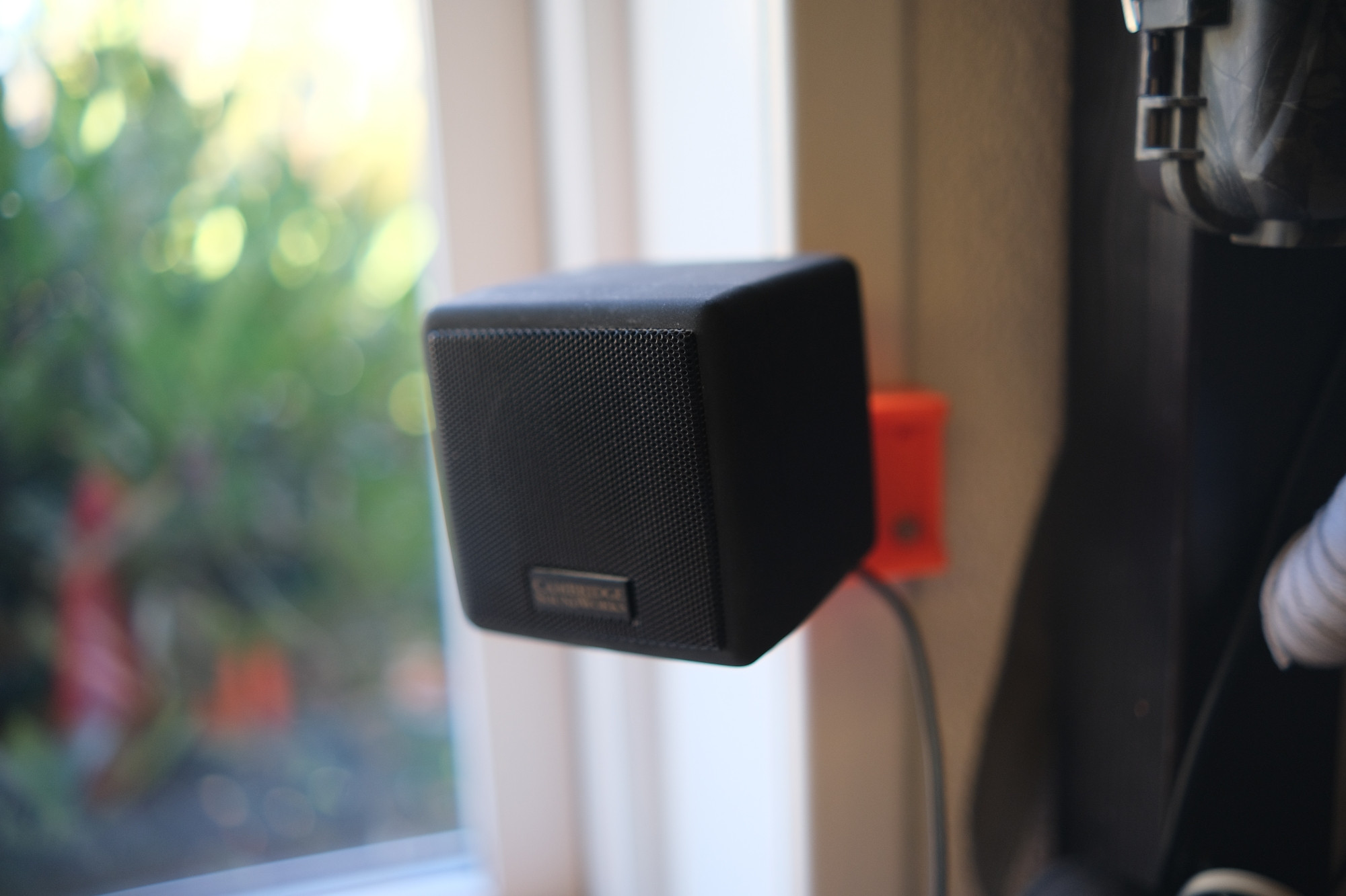 Wall mount for computer speakers by Creative/Cambridge Soundworks