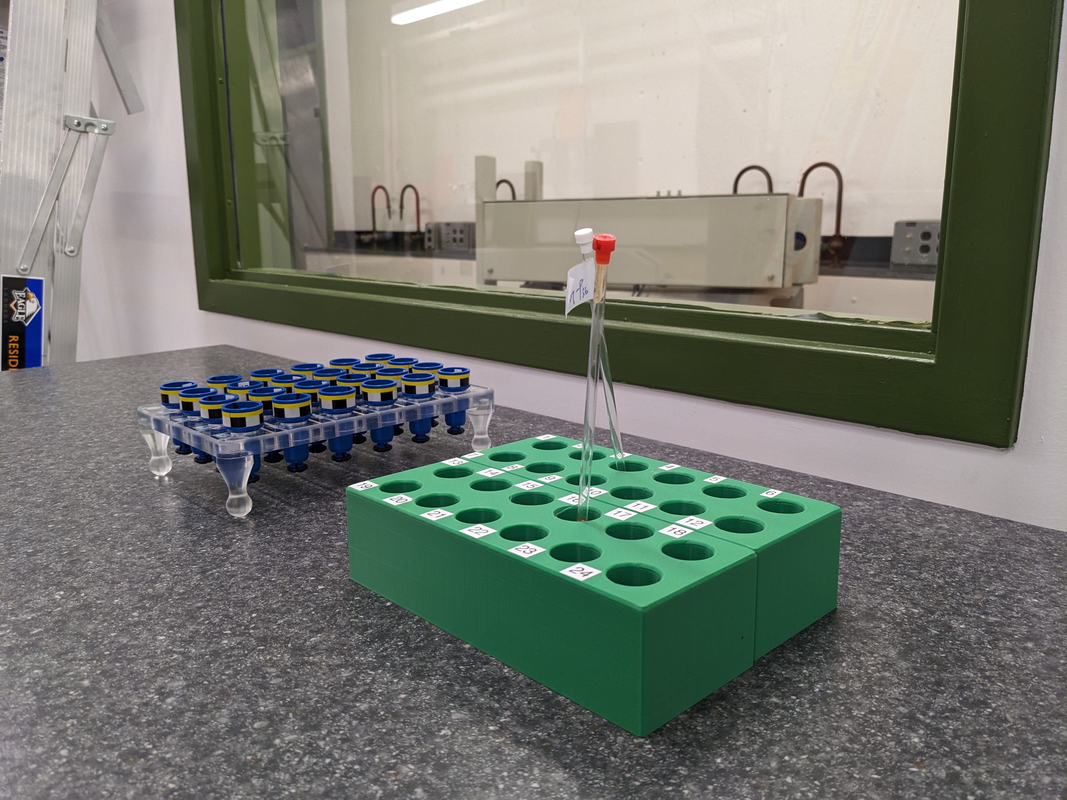 NMR sample return tray #1