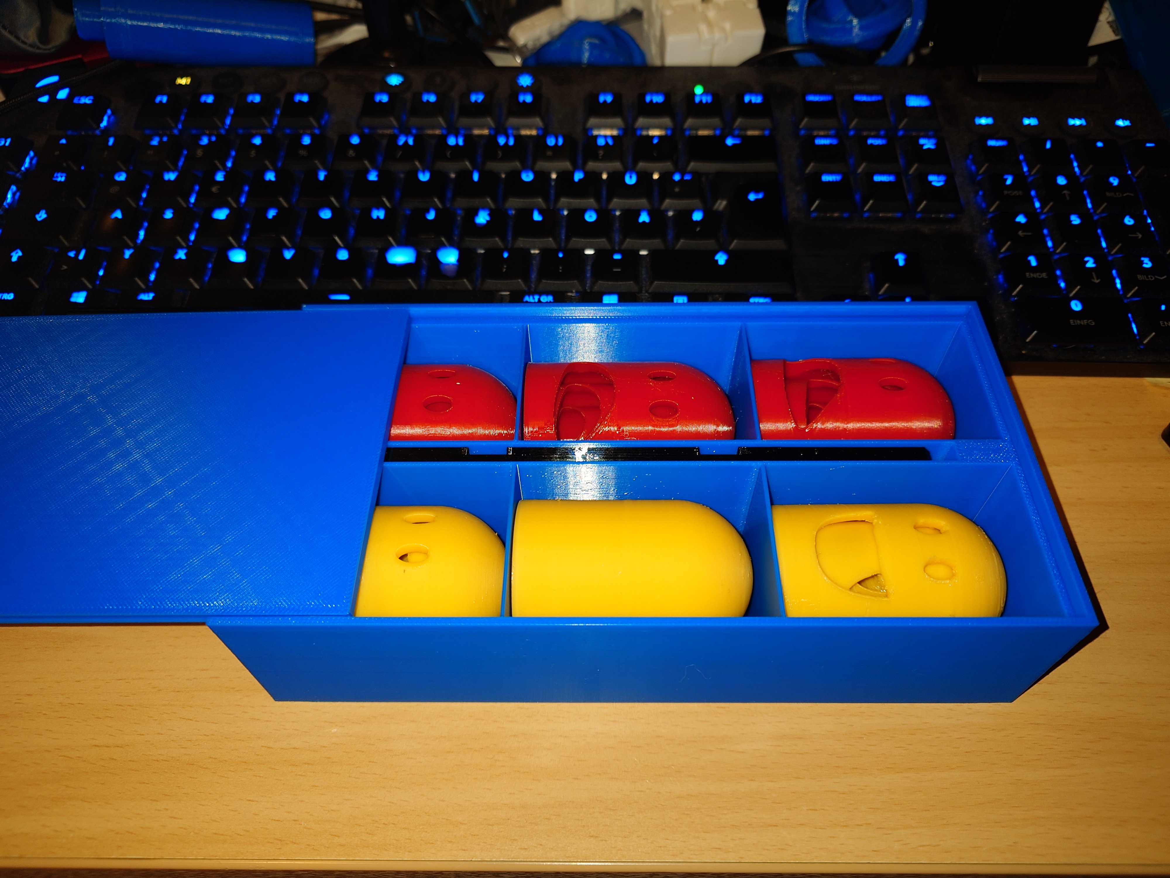 Box to store the "TIC TAC TOE - BIG EAT SMALL" print