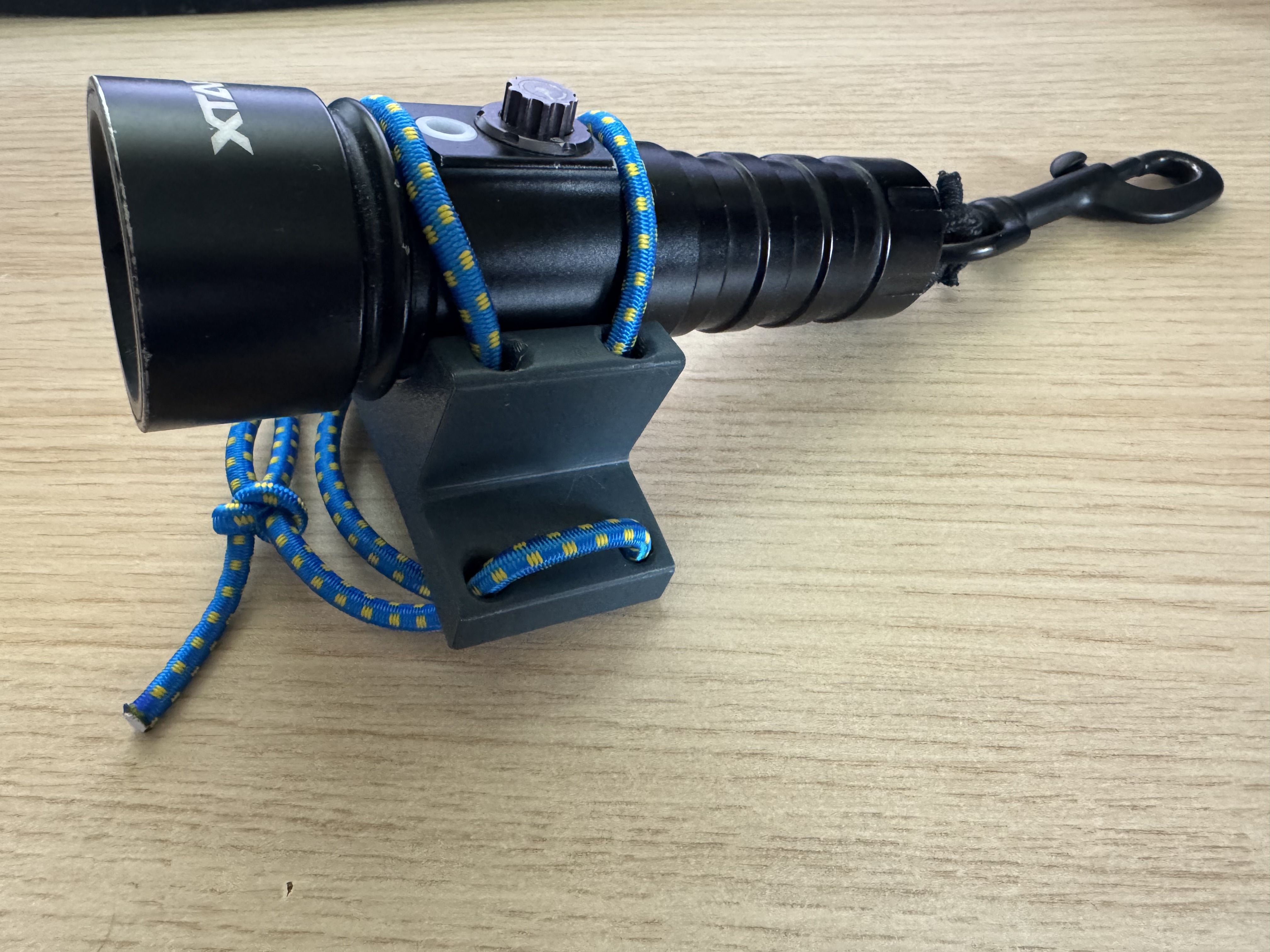Goodman-handle like handle for XTAR D26 torch